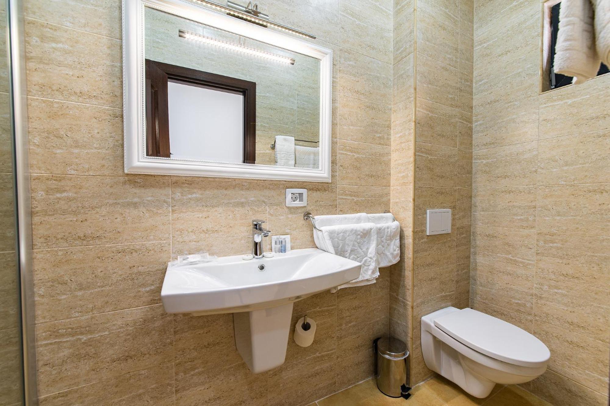 Deluxe double - room 1, 1 car parking space - Photo 4