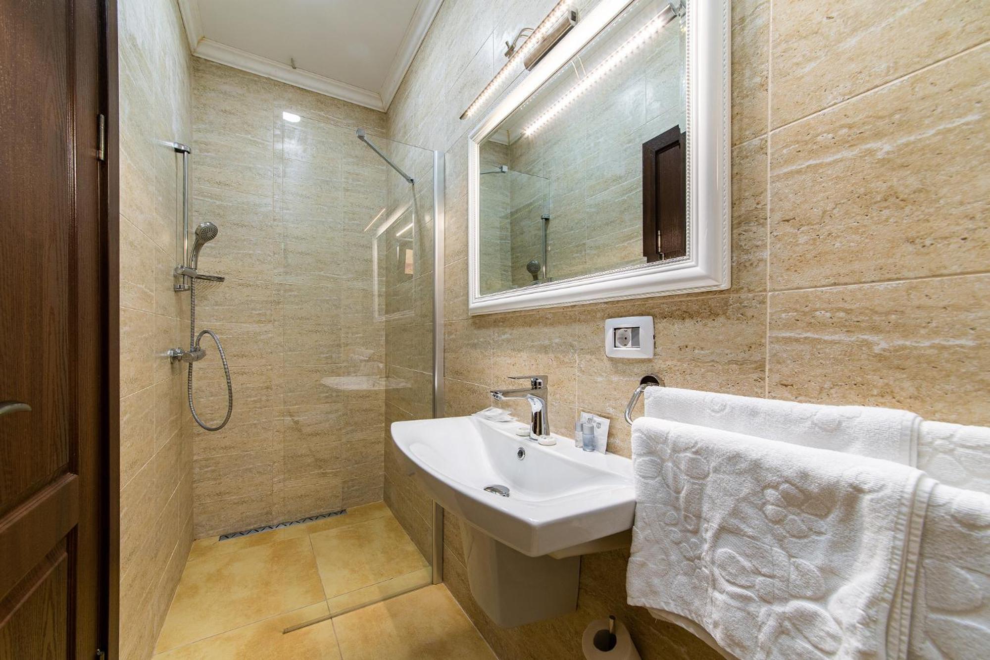 Superior Double Room 3 No Parking  - Photo 6