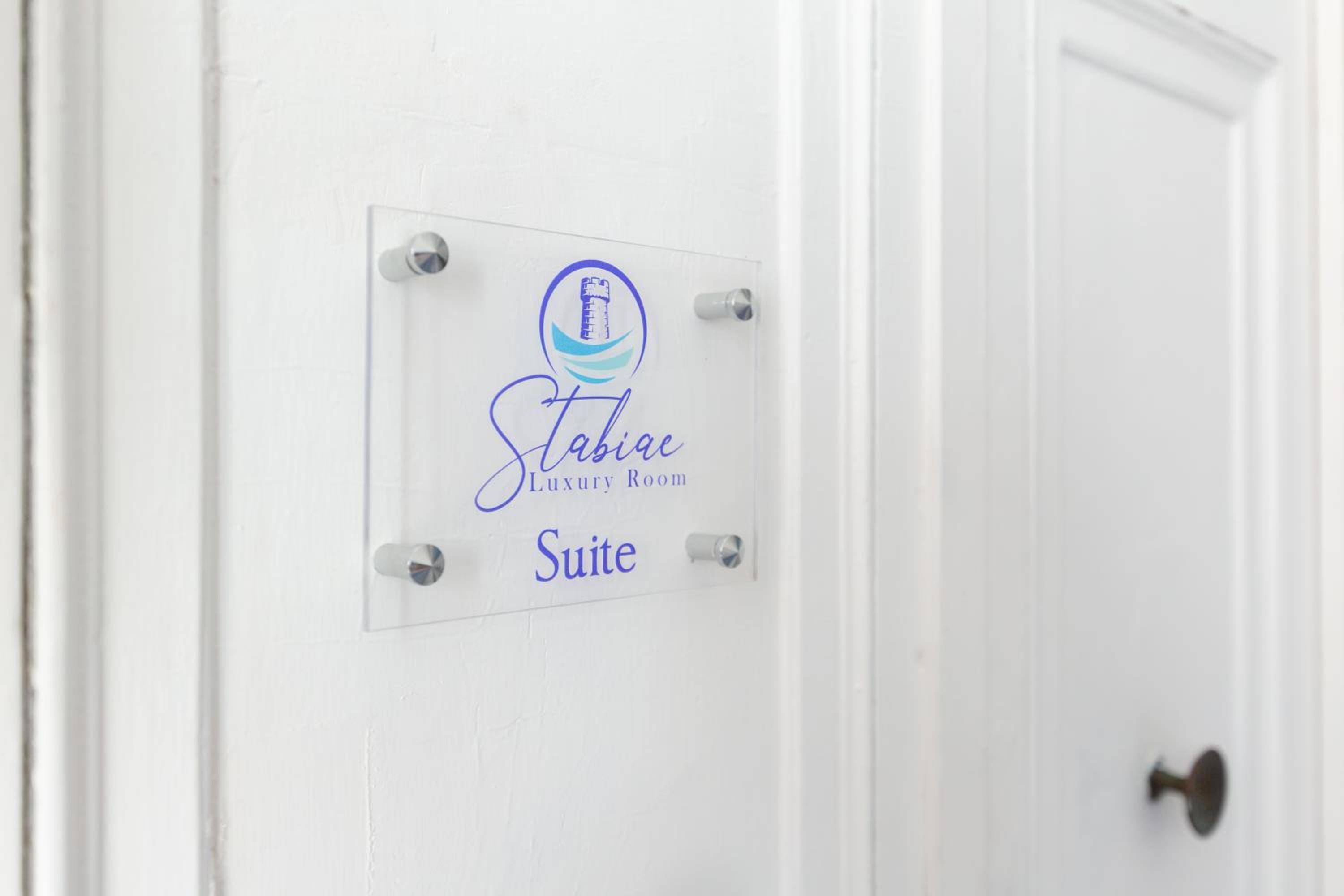Queen Suite with Spa Bath - Photo 14