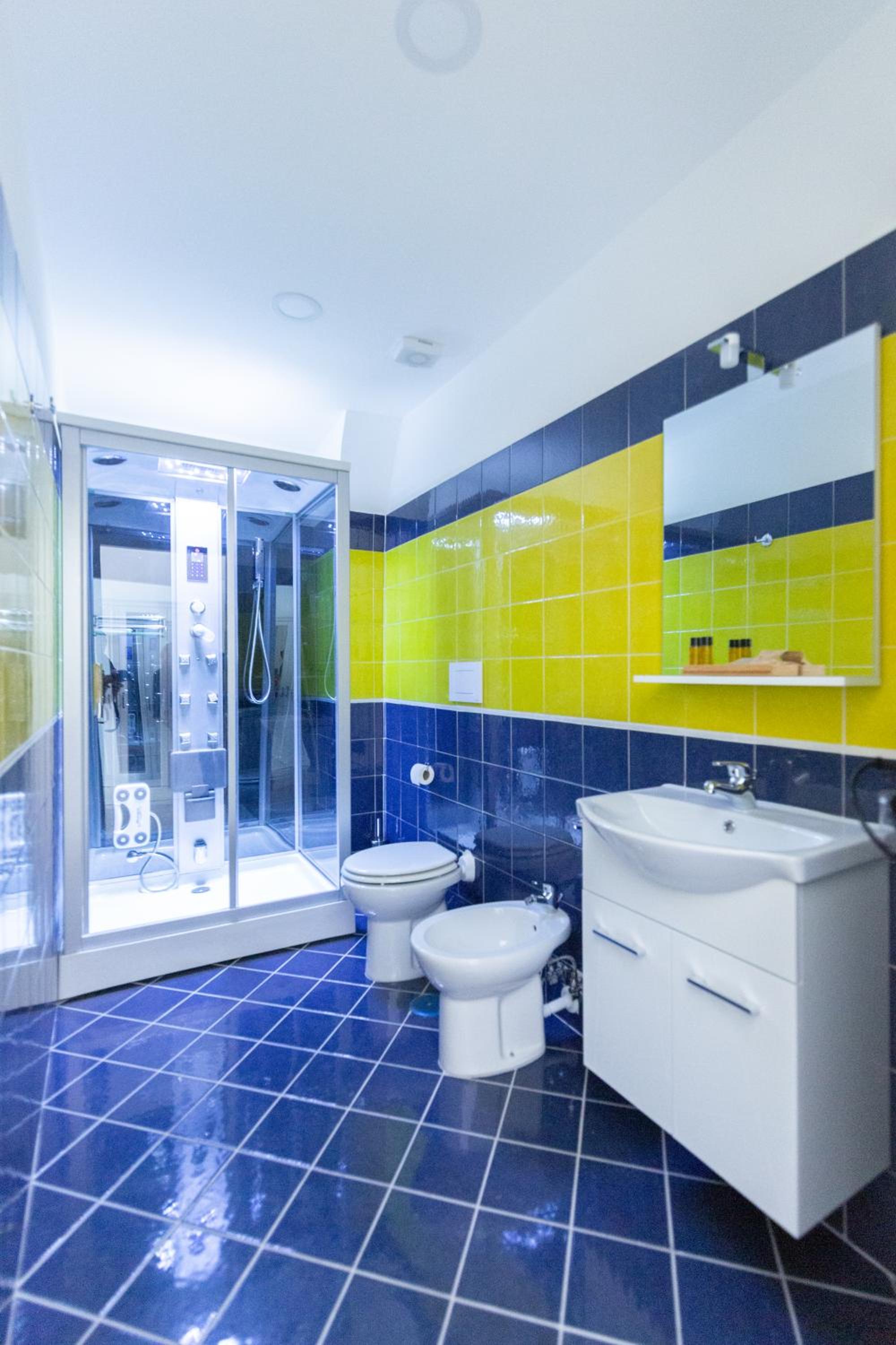 Queen Suite with Spa Bath - Photo 5