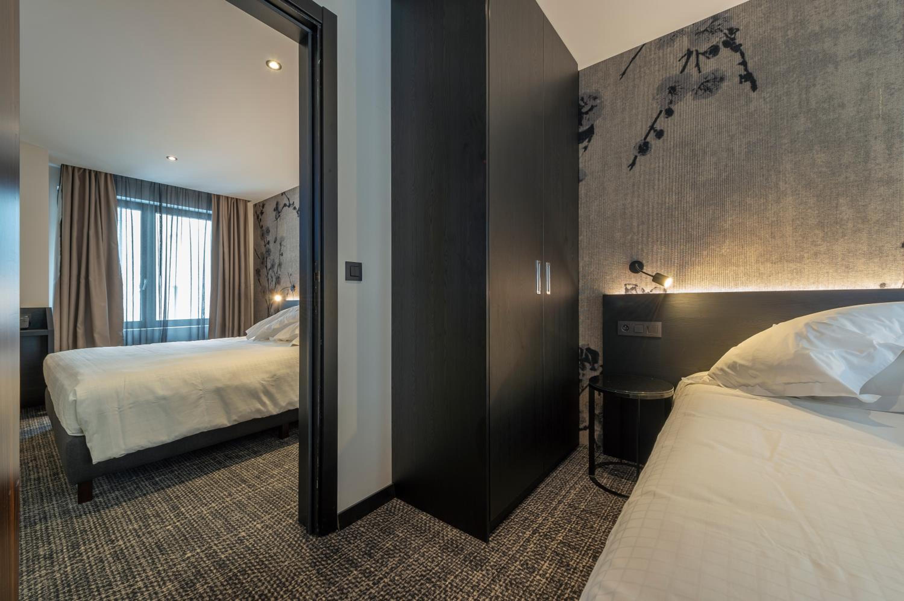 Superior Queen Room with Two Queen Beds - Photo 5