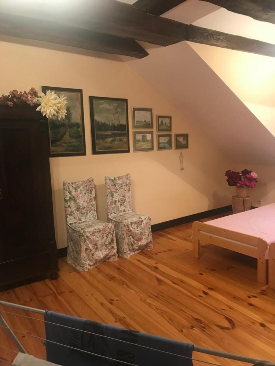Large Twin Room - Photo 3