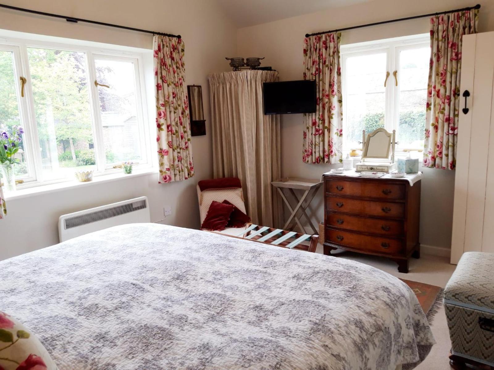 Double or Twin Room with Private Bathroom photo 3