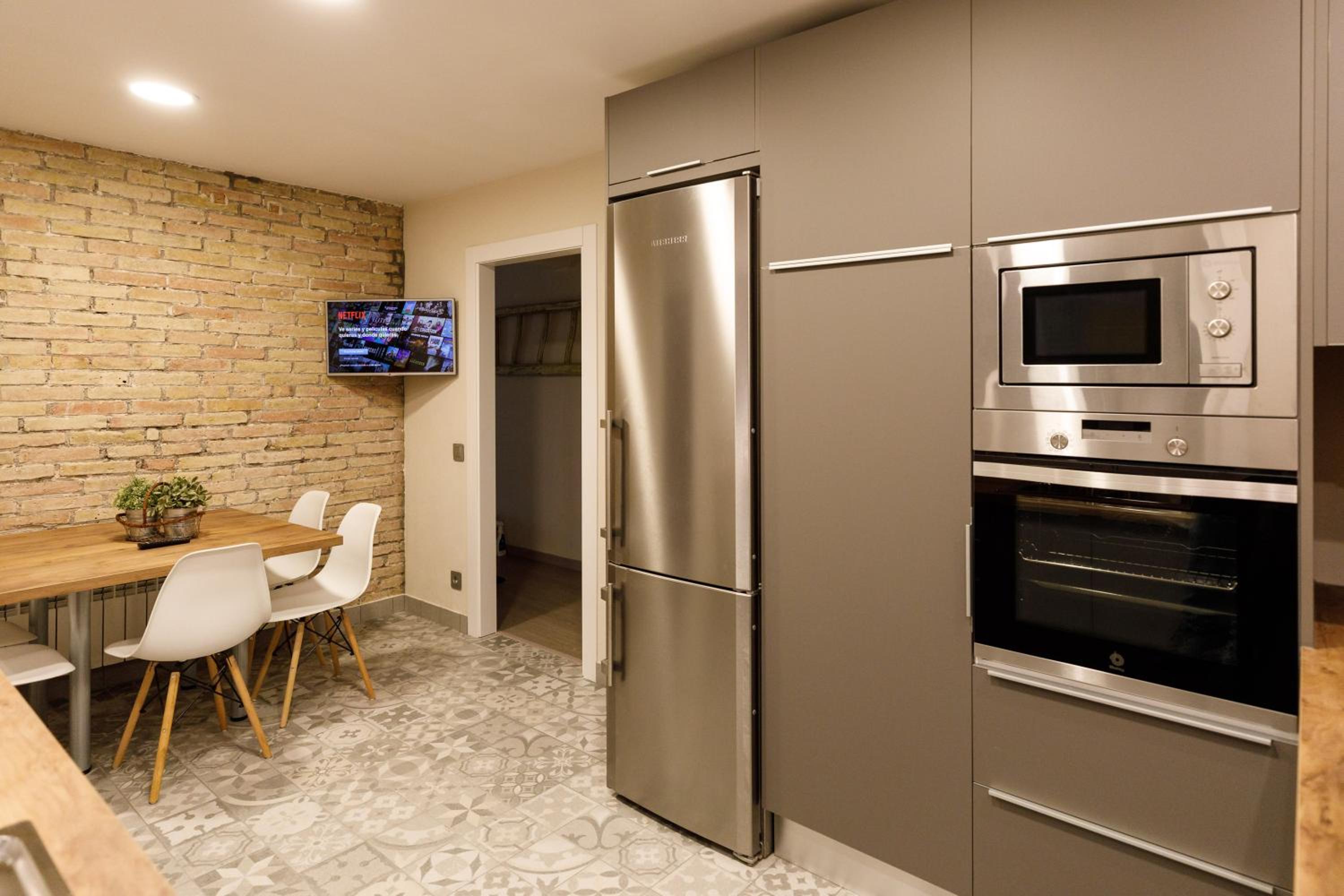 Three-Bedroom Apartment photo 2