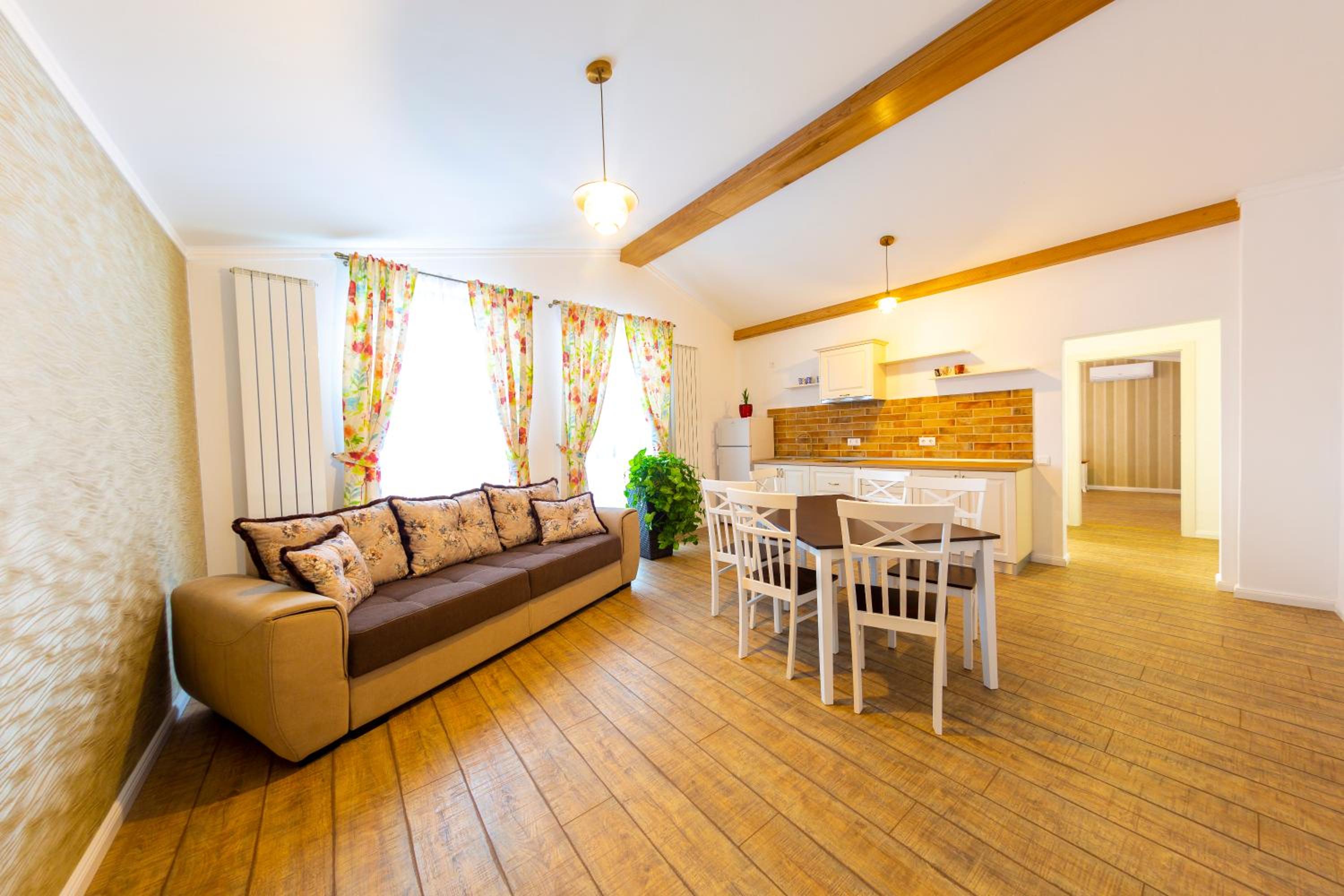 Deluxe King Suite