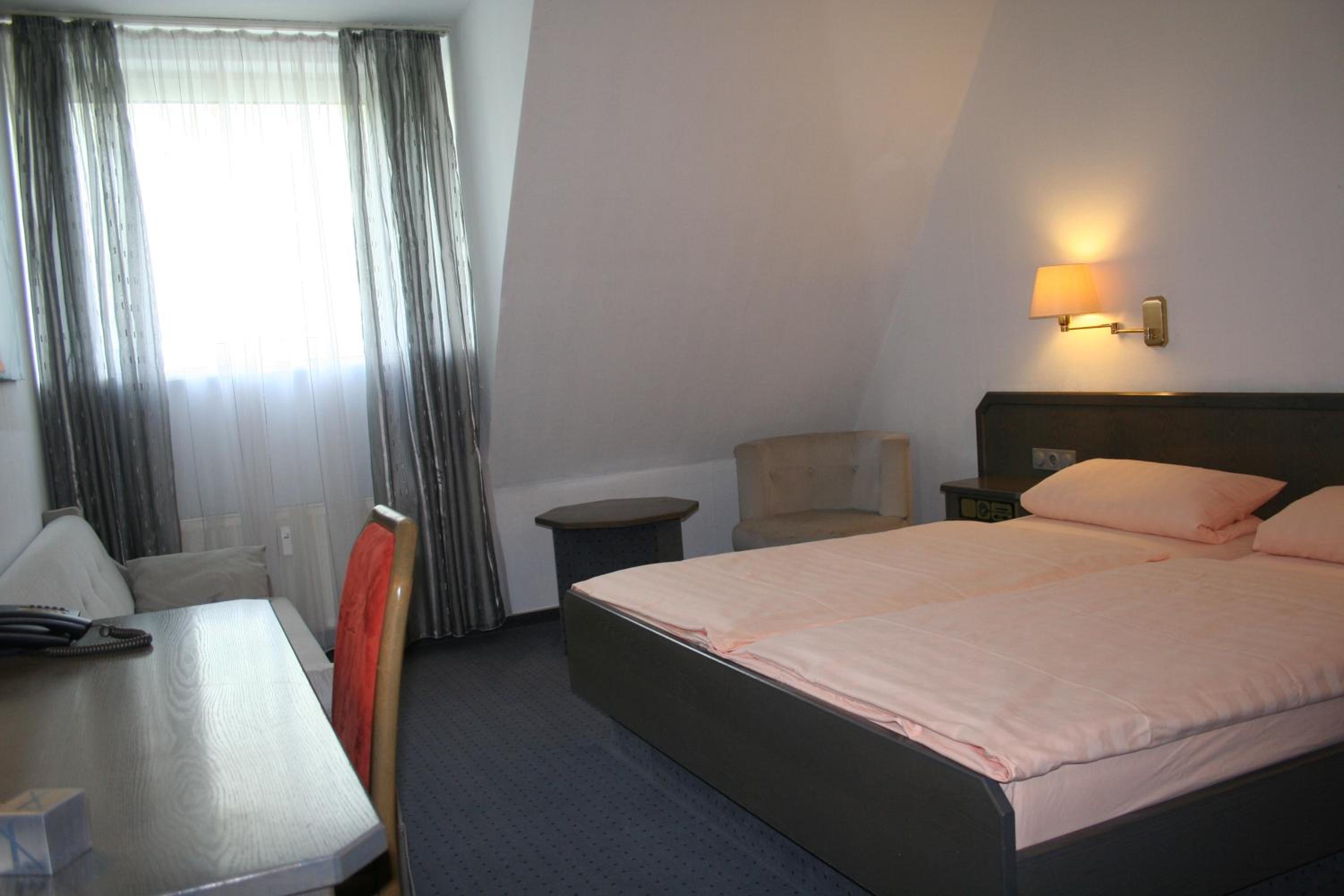 Deluxe Double Room with Extra Bed photo 1