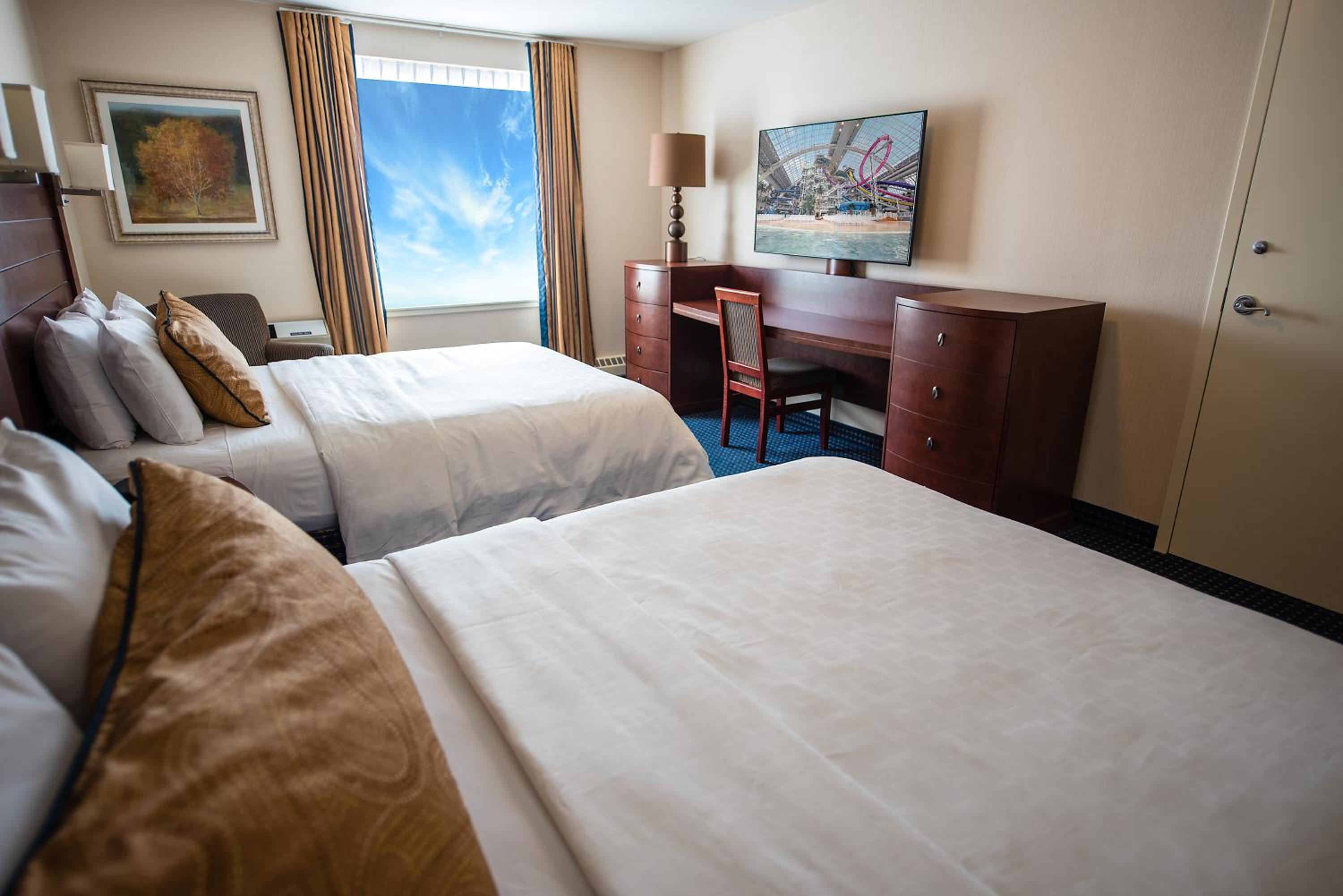 Queen Room with Two Queen Beds - Photo 1