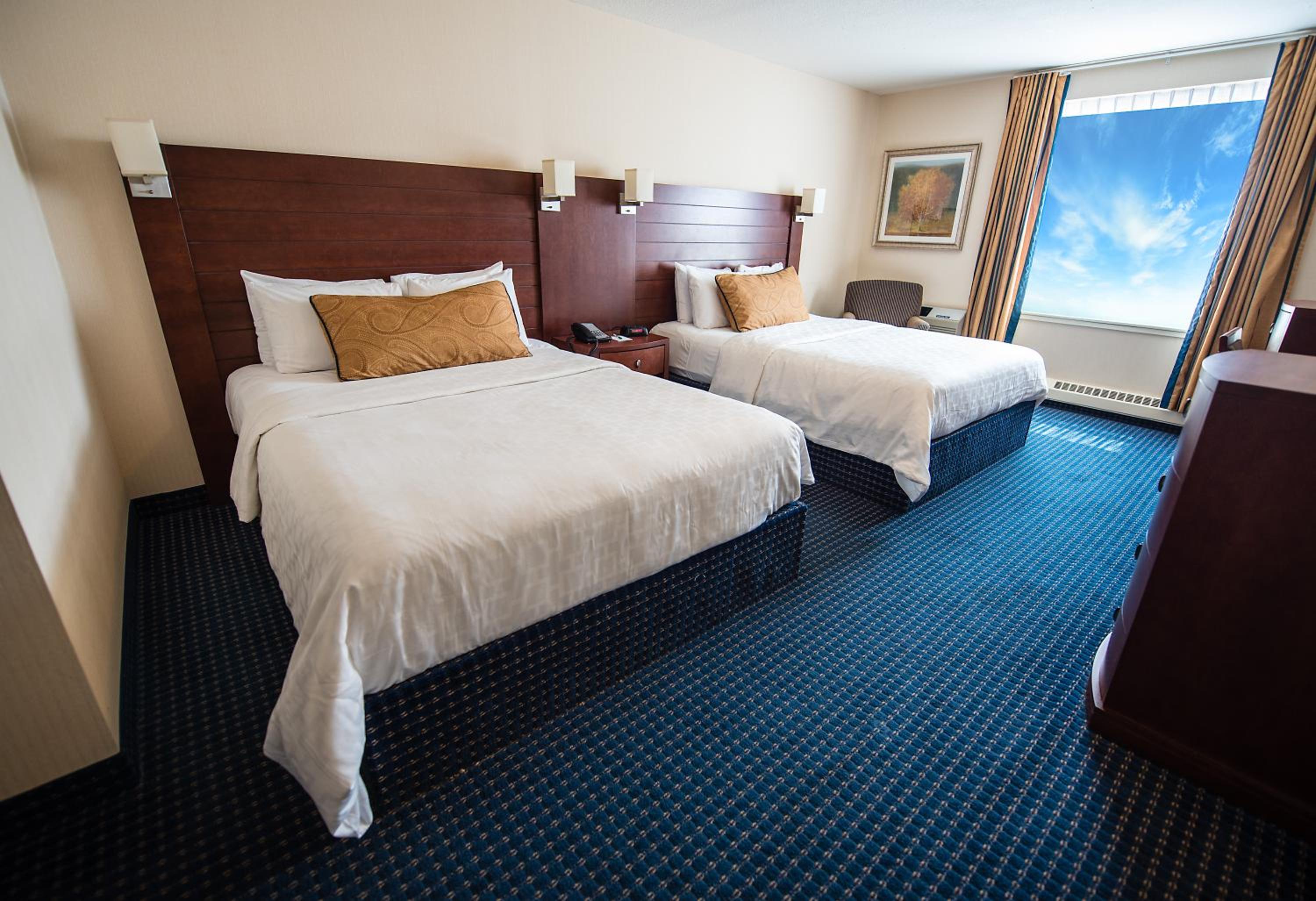 Queen Room with Two Queen Beds - Photo 5