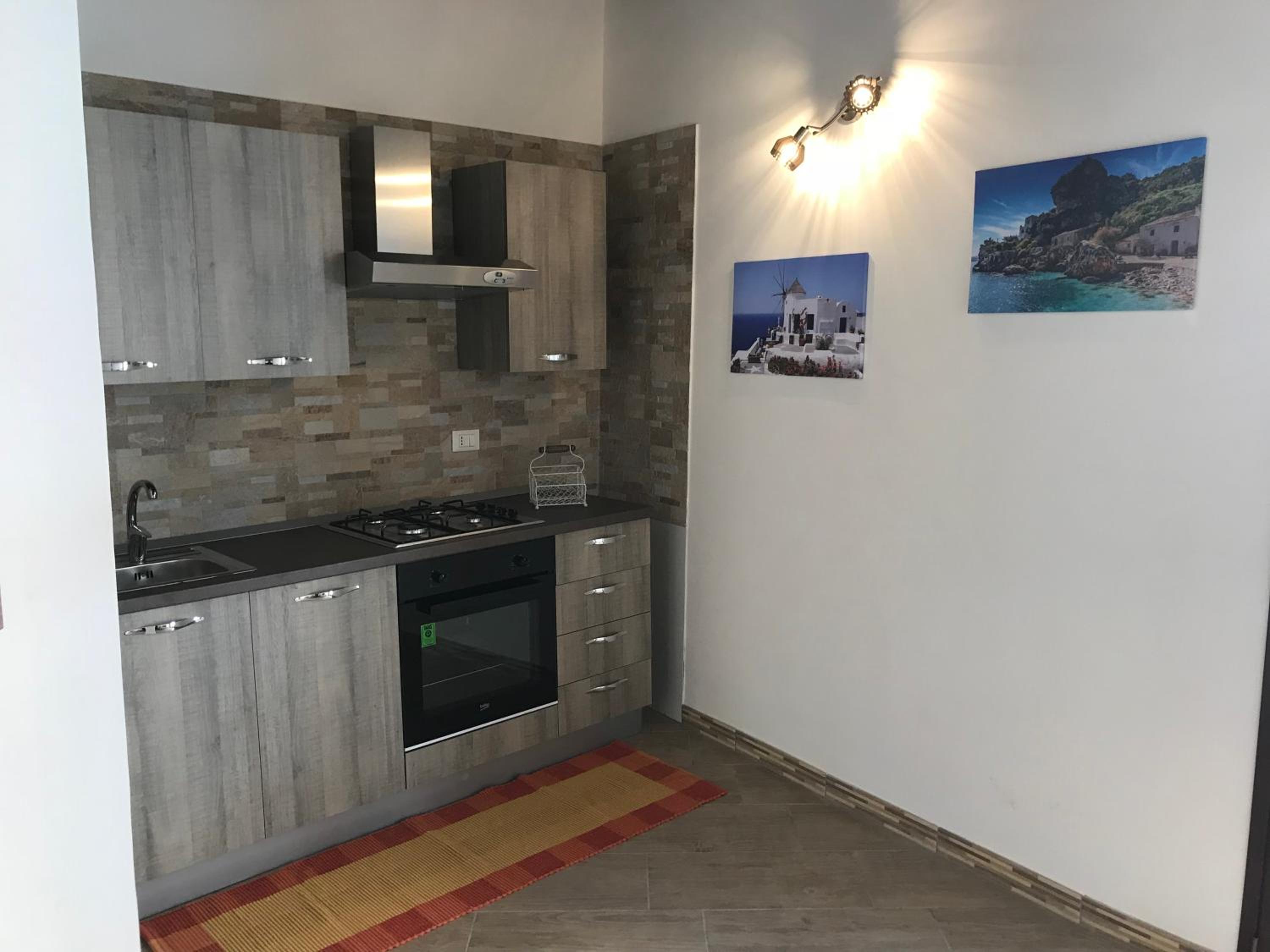 One-Bedroom Apartment - Photo 2