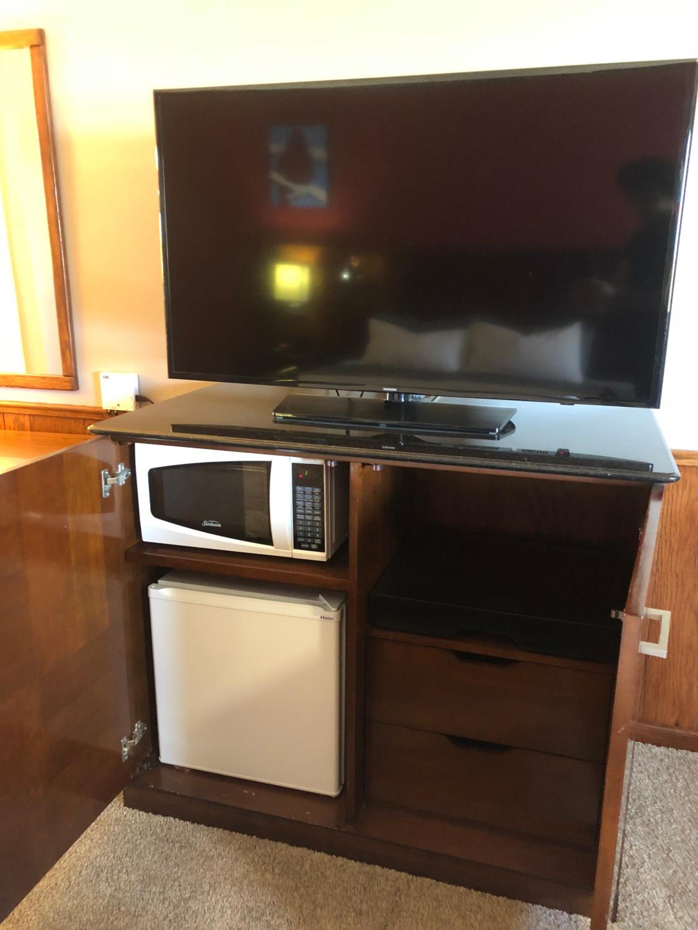 Deluxe King Suite photo 2