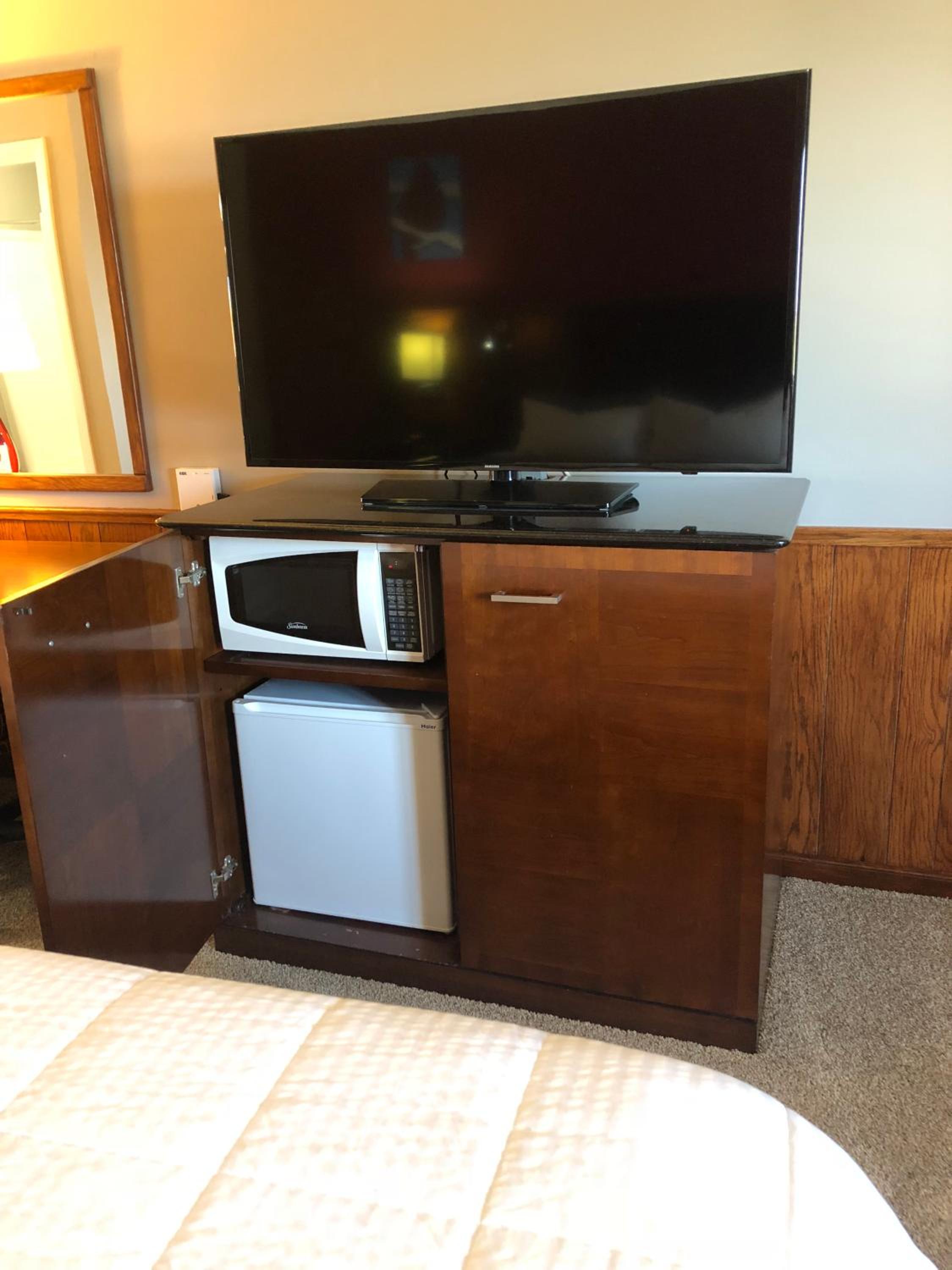 Deluxe King Suite photo 3