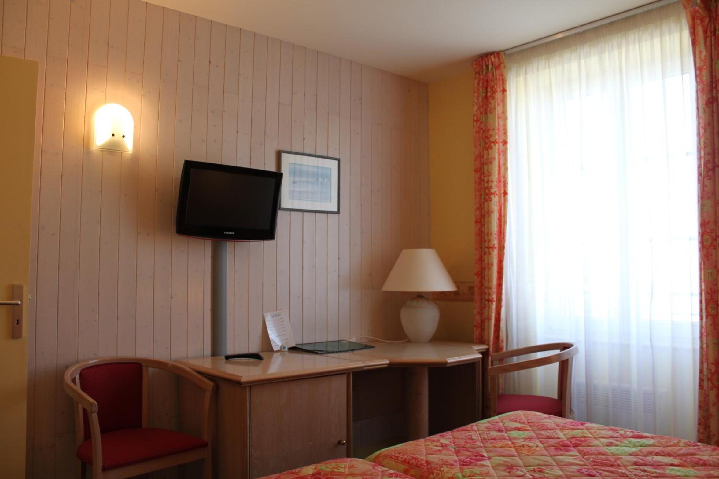 Standard Twin Room - Photo 5
