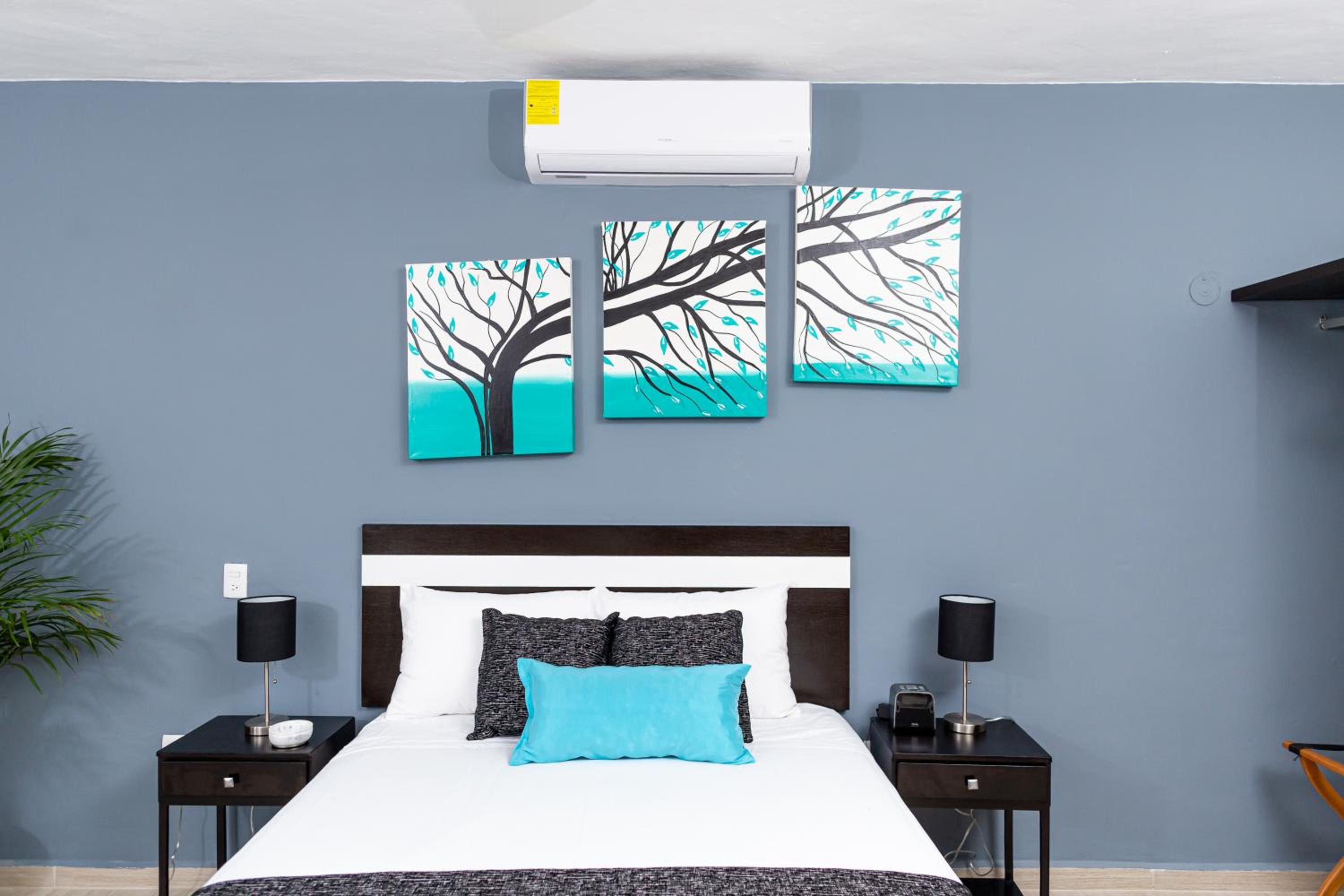 Standard Queen Room