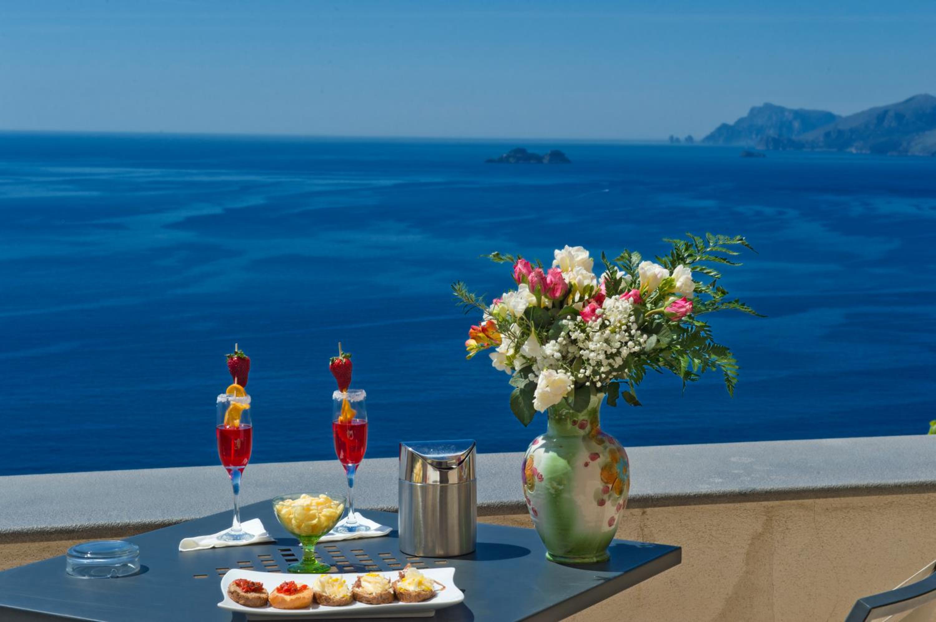 Suite with Sea View - Photo 3