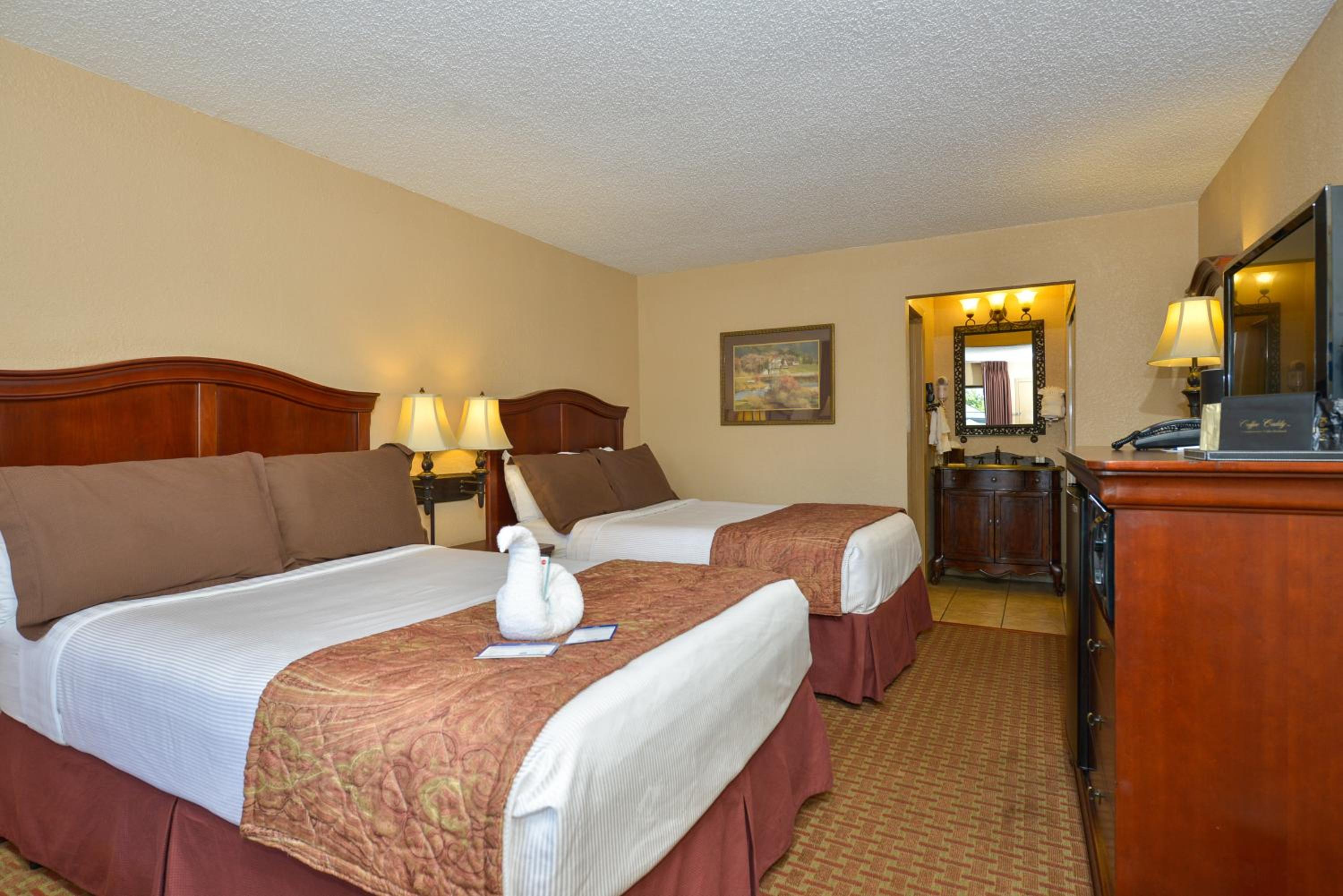 Queen Room with One Queen Bed - Non-Smoking - Photo 2