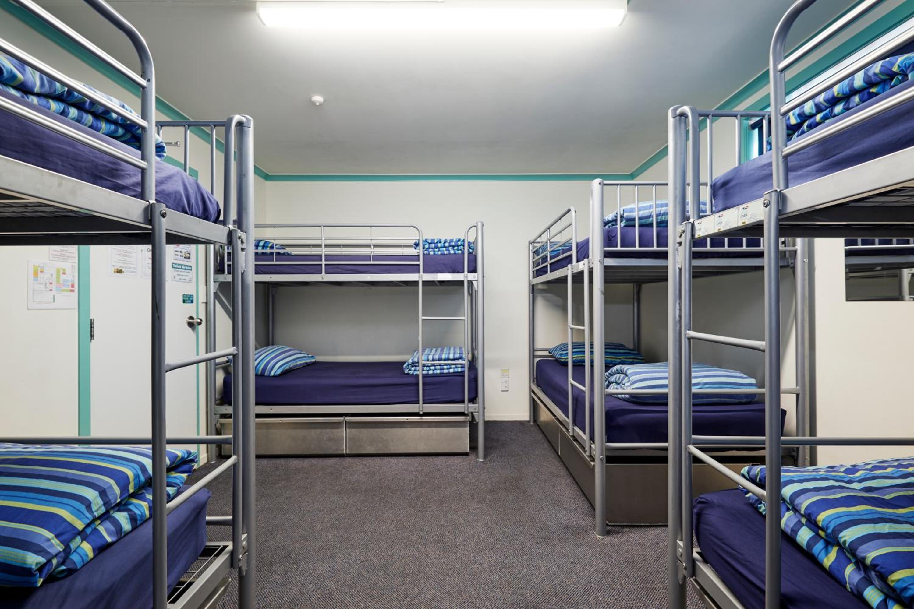 Bed in 8-Bed Mixed Dormitory Room photo 2