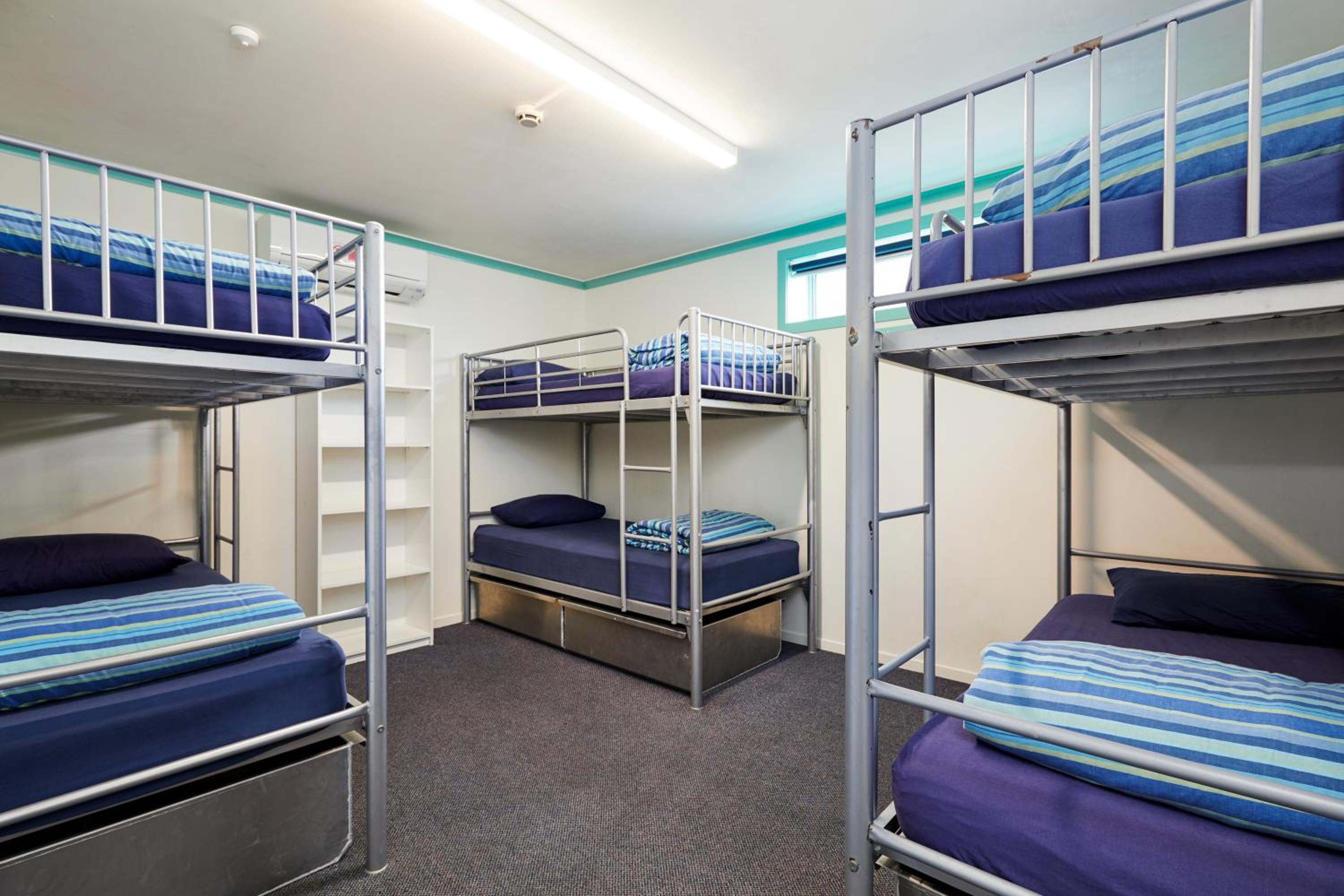 Bed in 6-Bed Mixed Dormitory Room photo 1