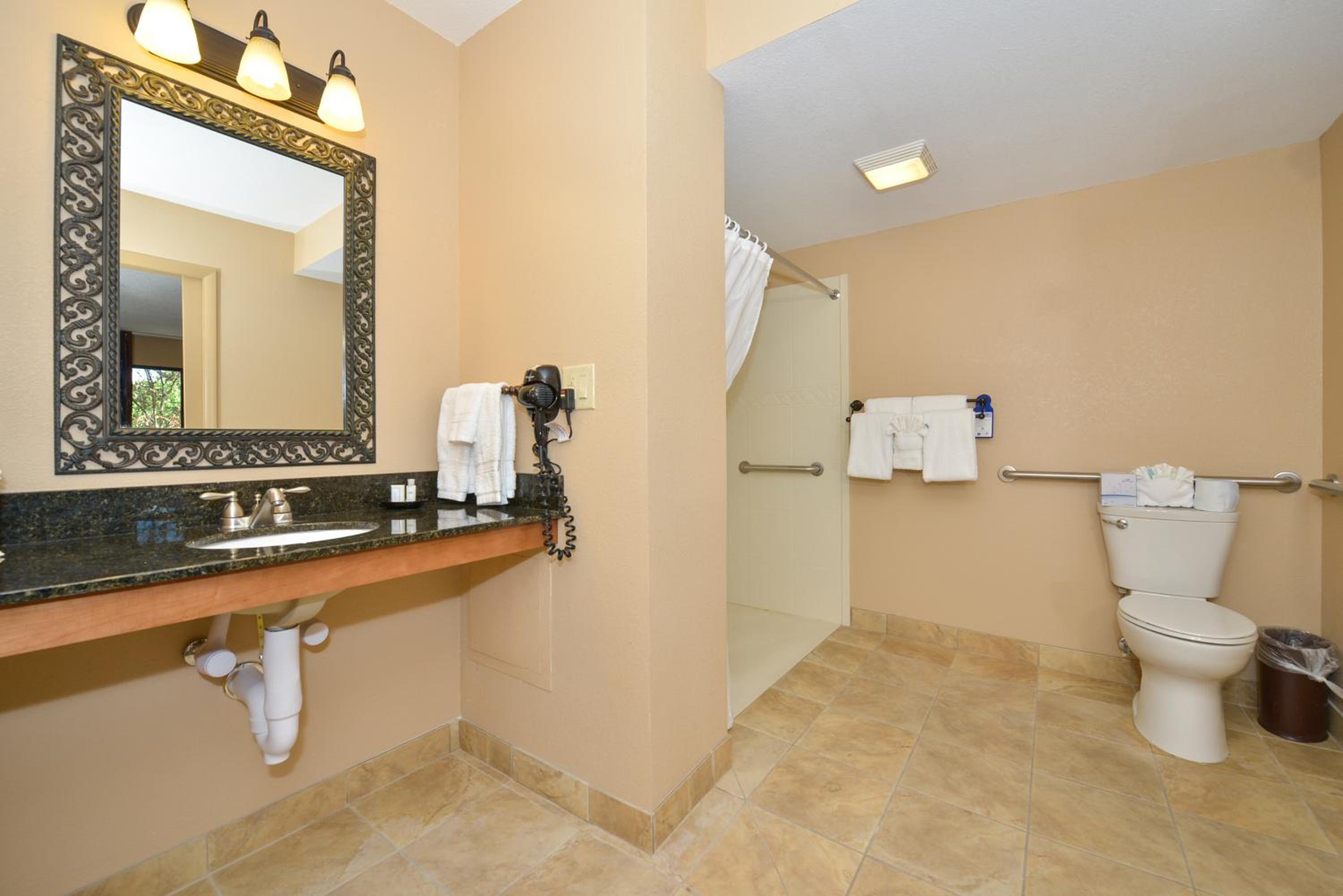 Double Room with Two Double Beds and Roll-In Shower - Disability Access - Photo 2