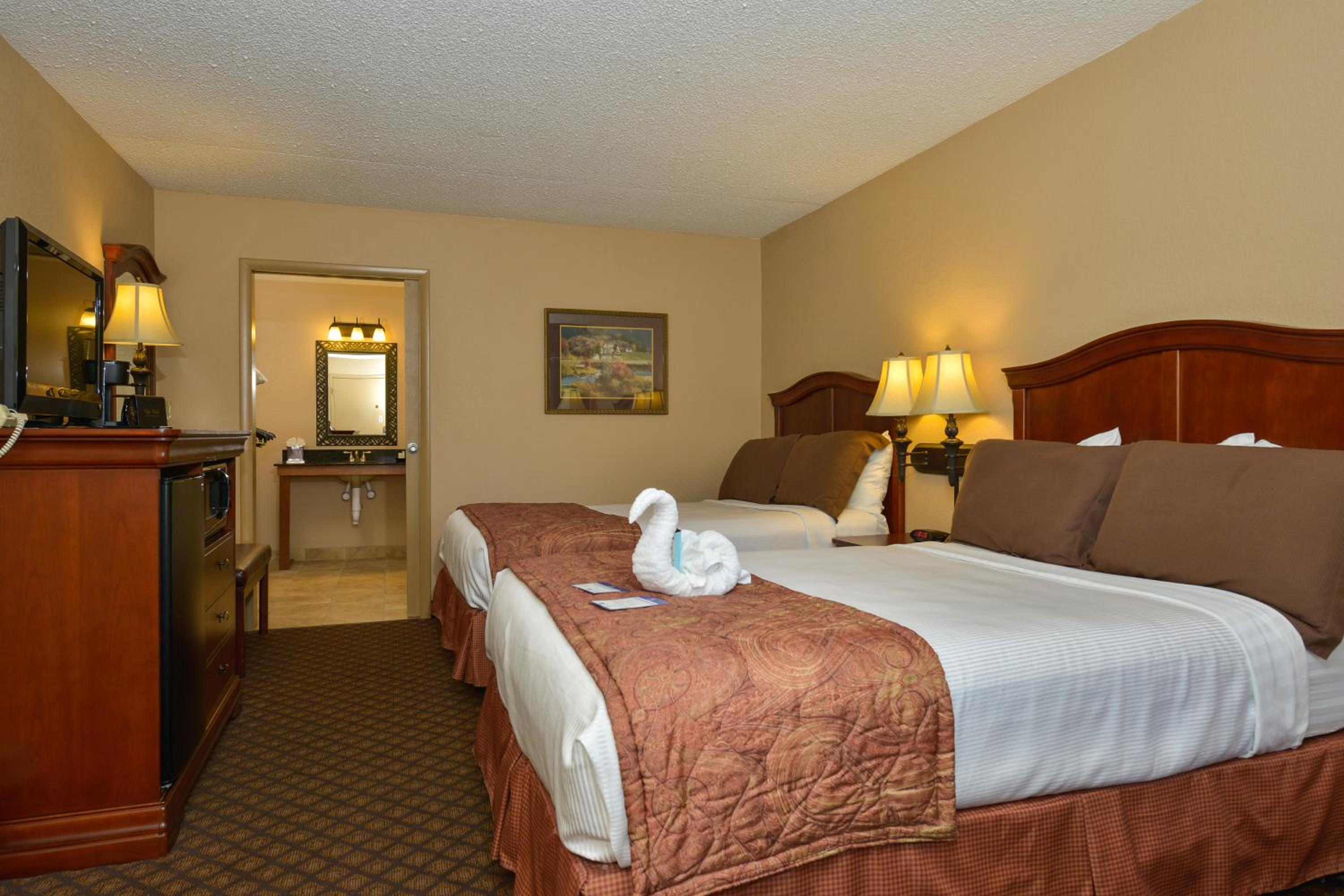 Double Room with Two Double Beds and Roll-In Shower - Disability Access - Photo 1