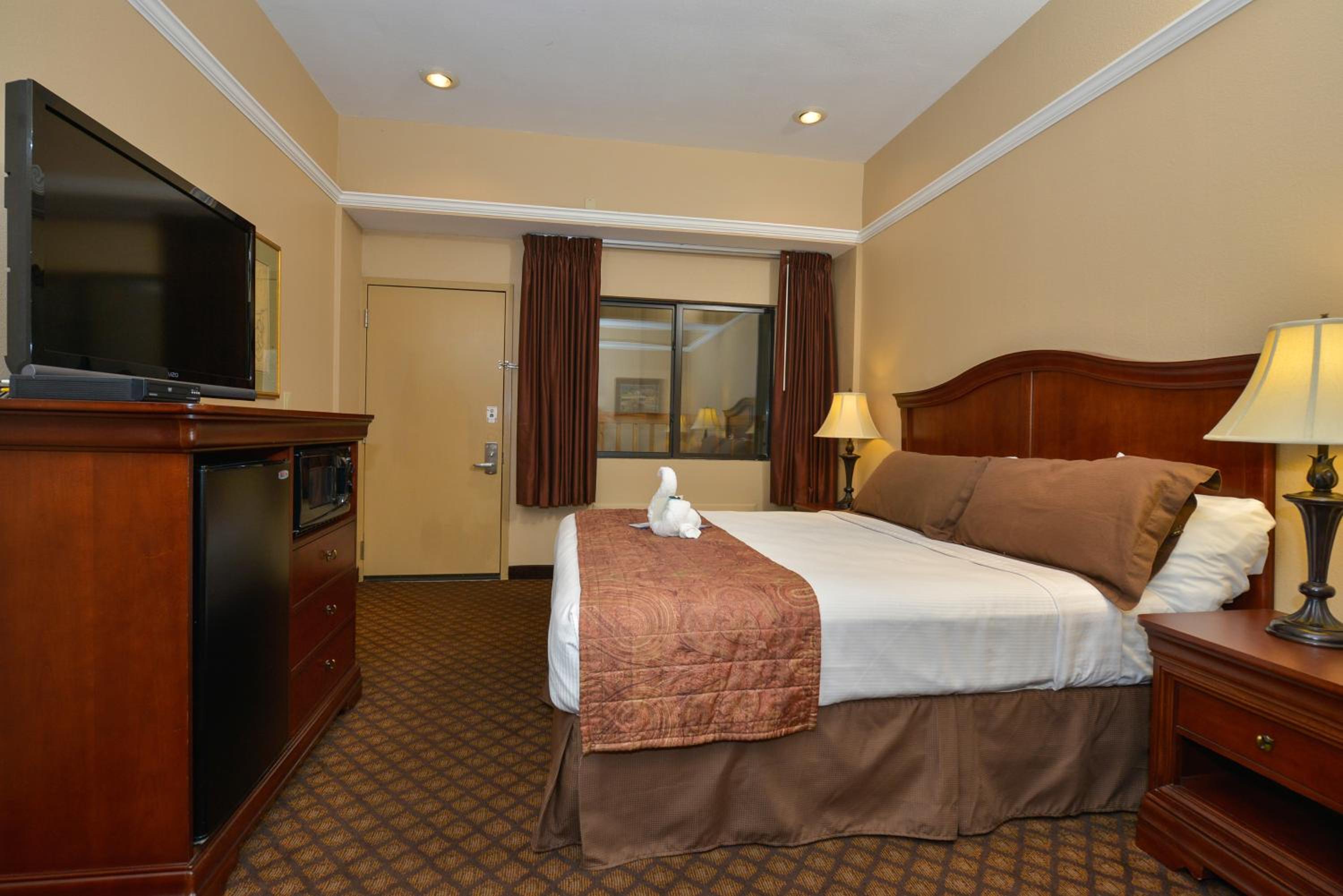 Penthouse King Suite with Sofa Bed and Jacuzzi - Non-Smoking - Photo 2