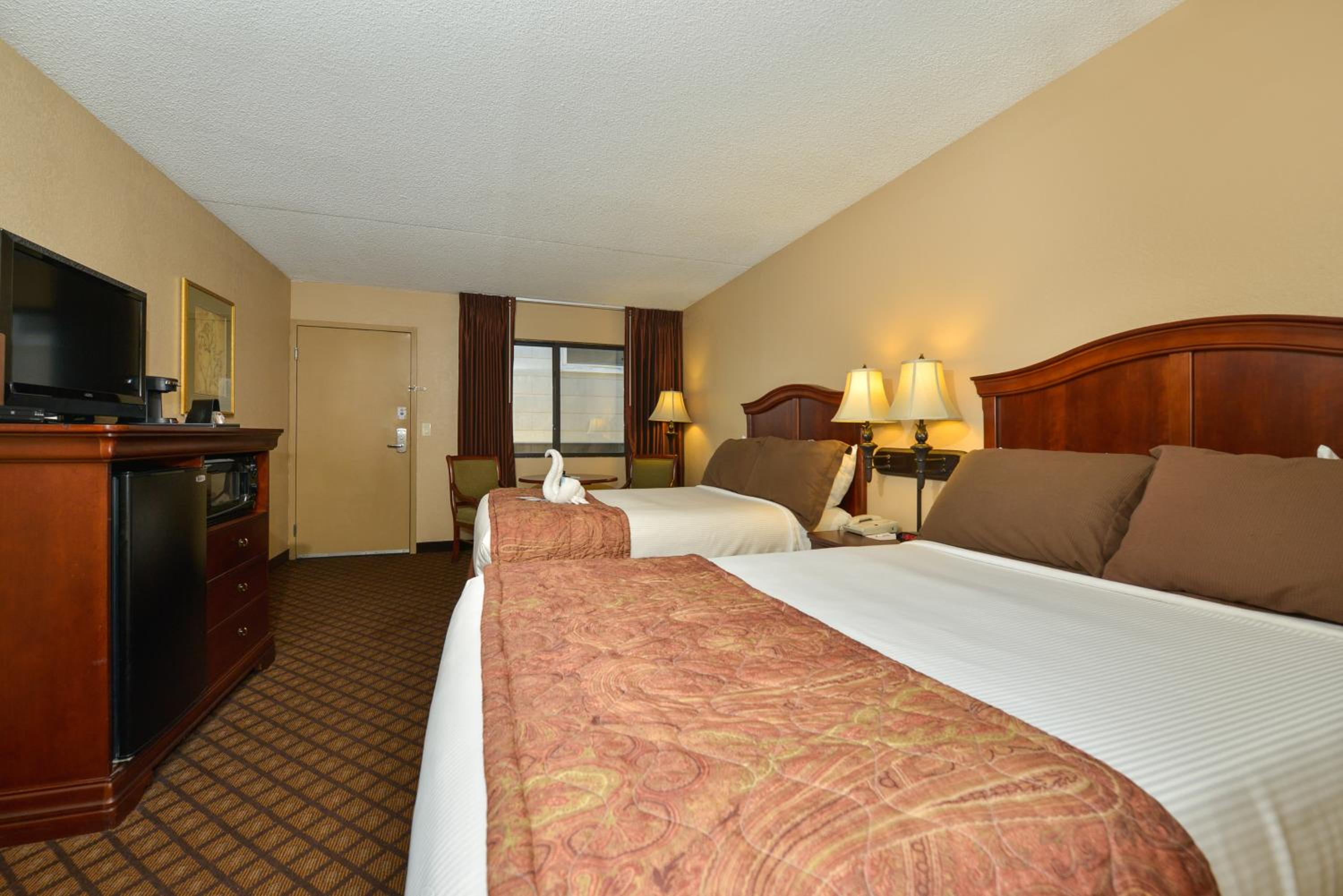Double Room with Two Double Beds - Non-Smoking - Photo 1