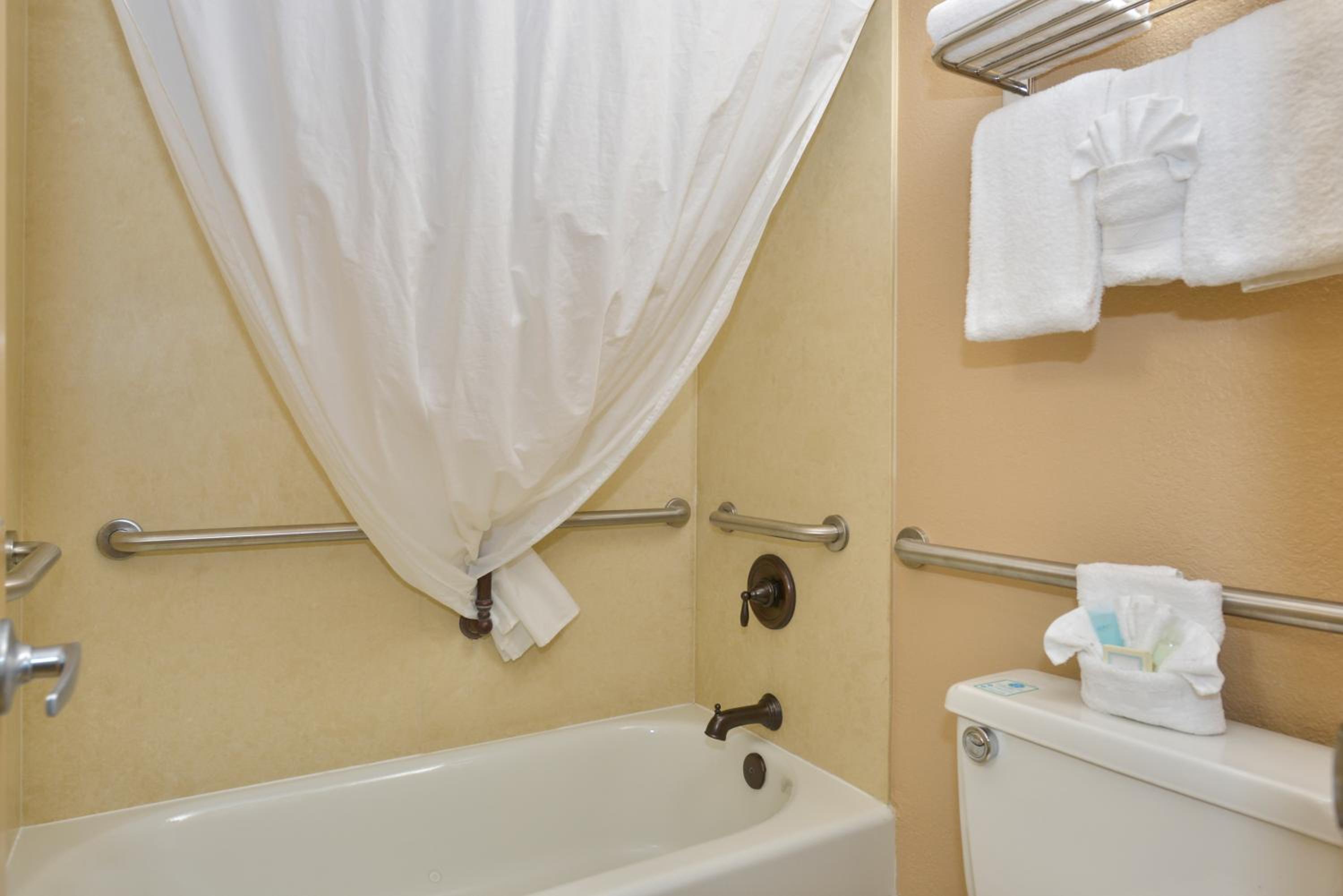 Double Room with Two Double Beds - Accessible - Photo 3