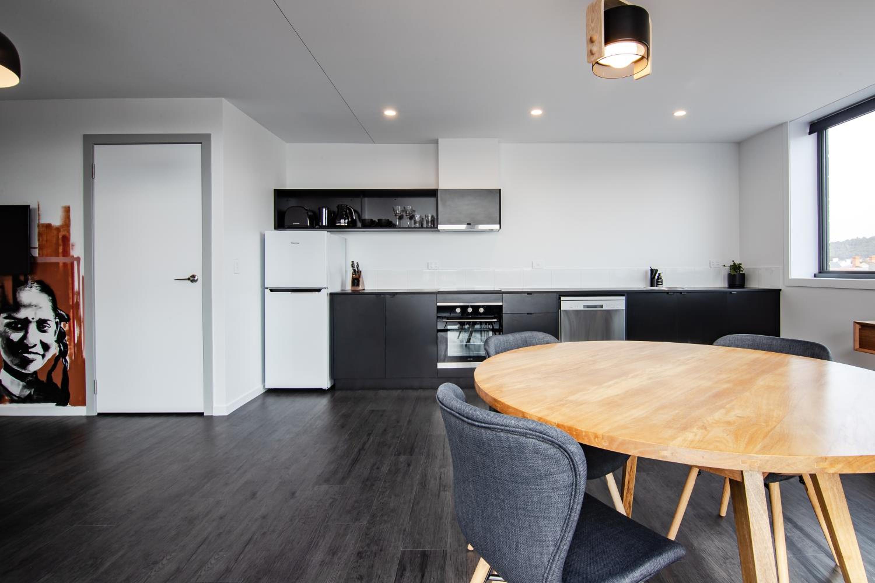 One-Bedroom Apartment - Photo 18