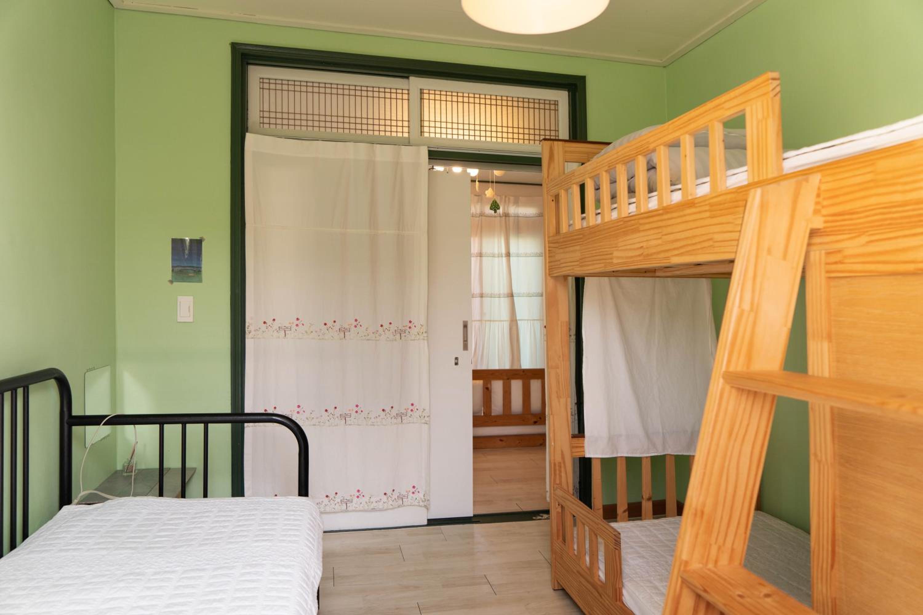 Standard Triple Room - Photo 1
