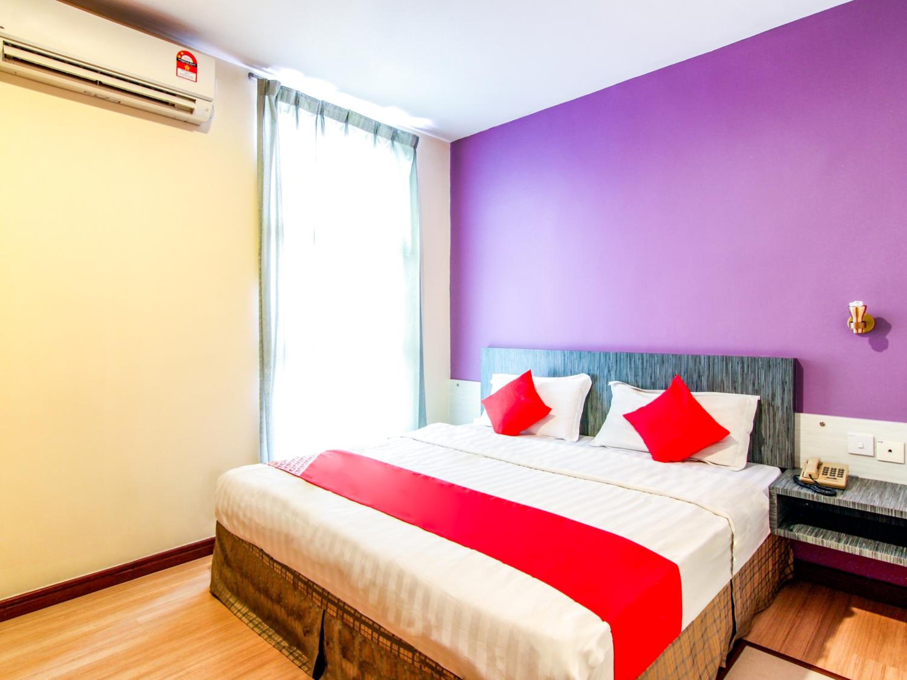 Deluxe King Room - Photo 2
