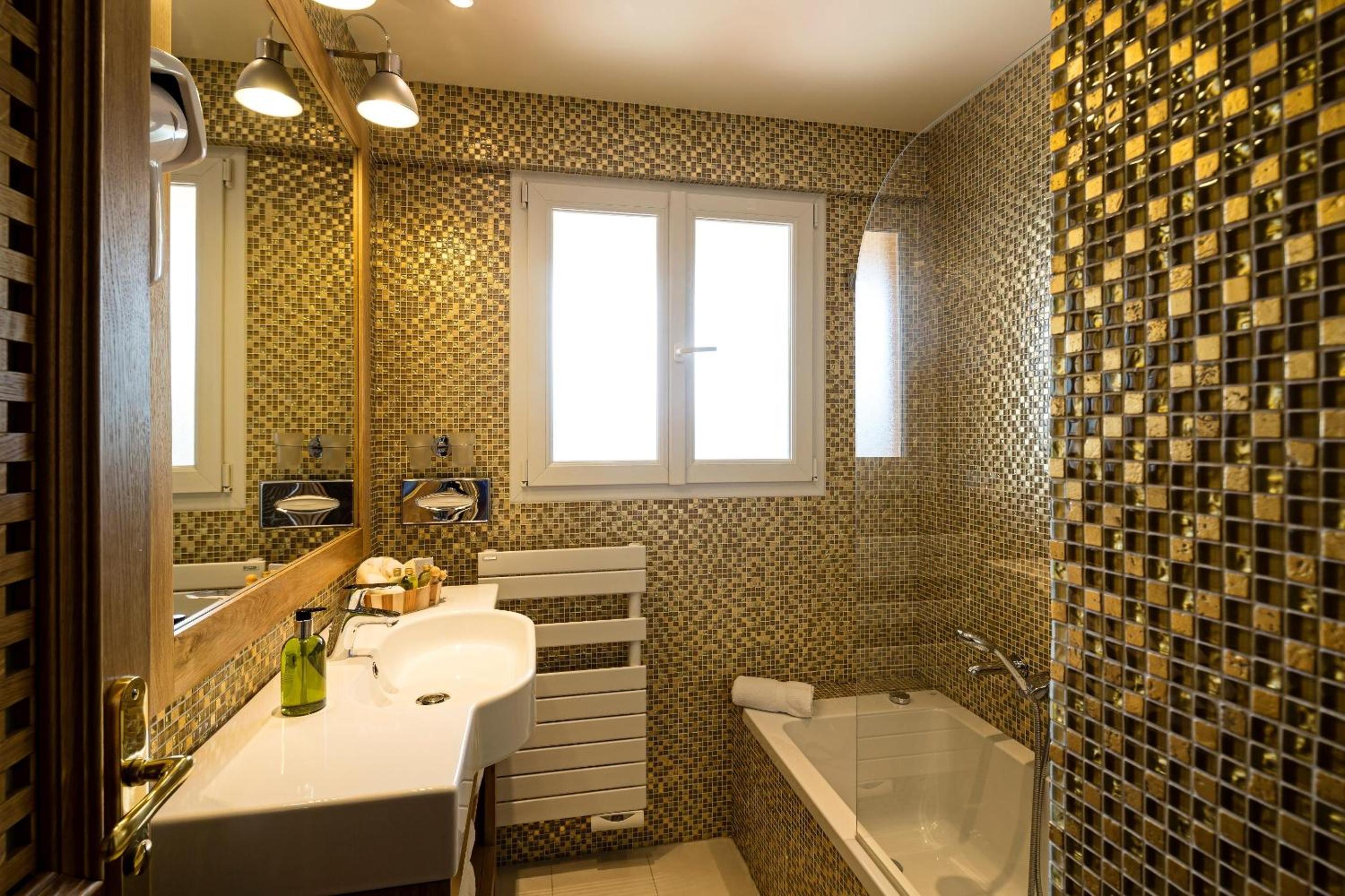 Prestige Twin Room with Sea View - Photo 6