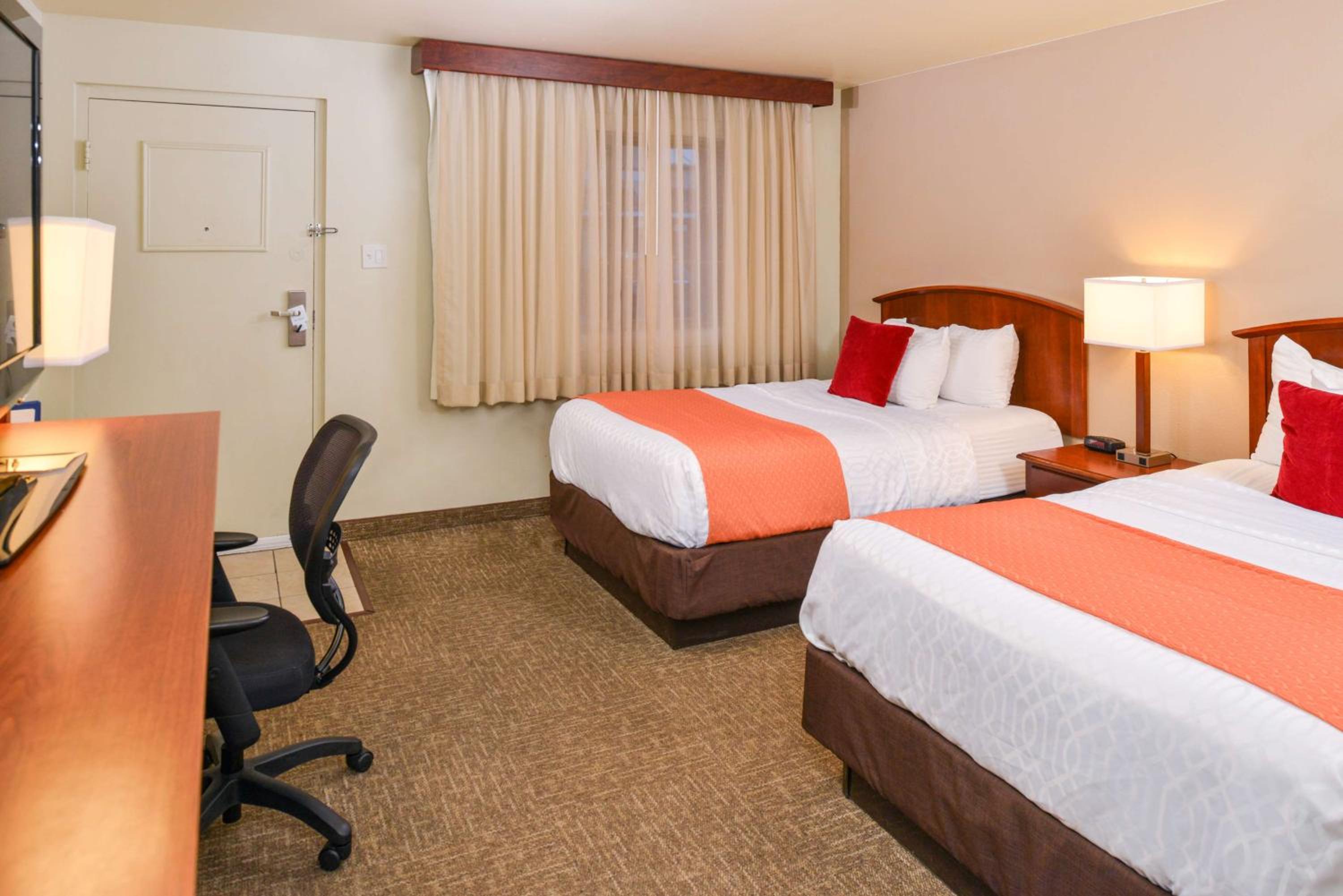 Double Room with Two Double Beds - Exterior Access/Non-Smoking - Photo 1