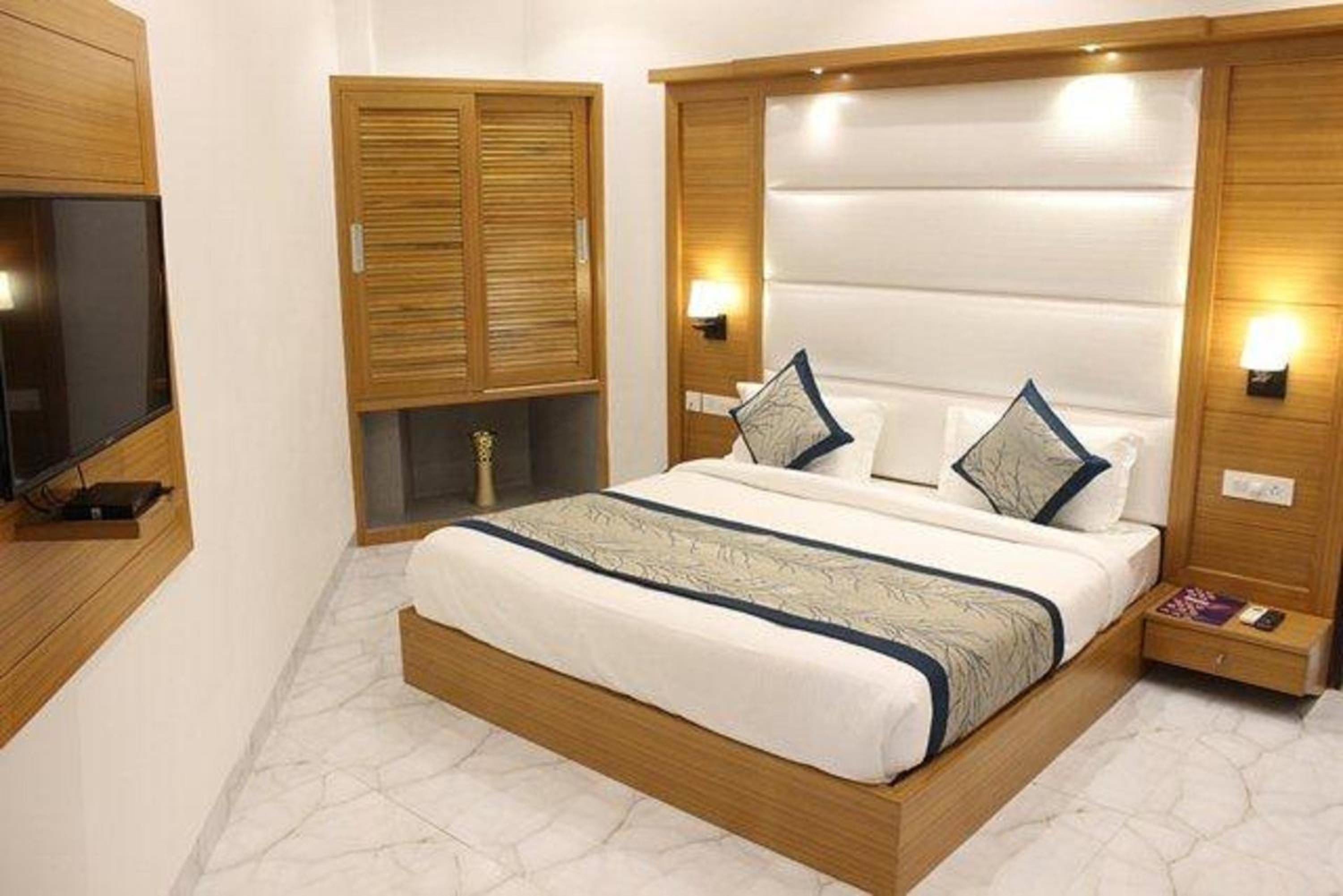 Deluxe Room - Photo 6