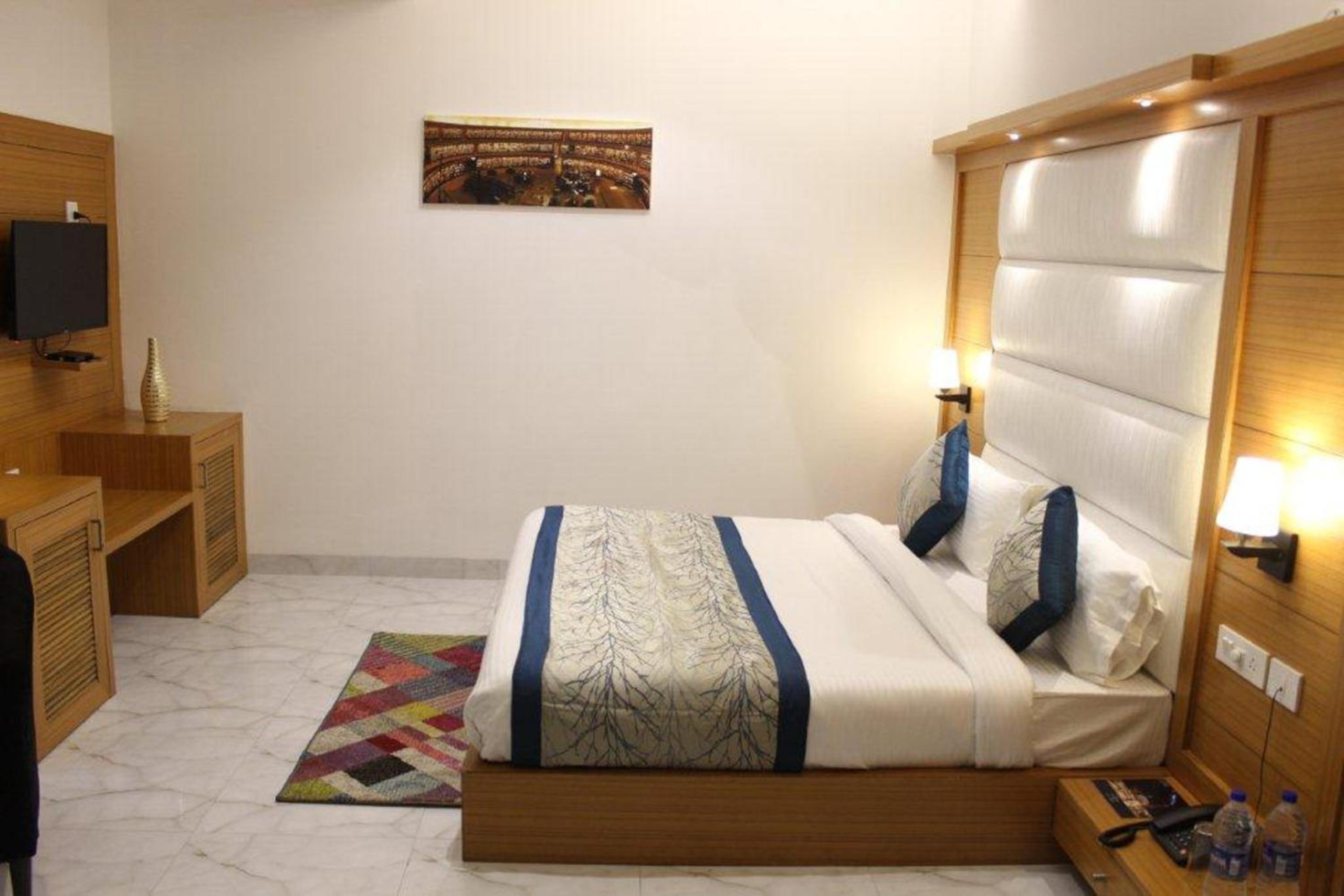 Deluxe Room - Photo 5