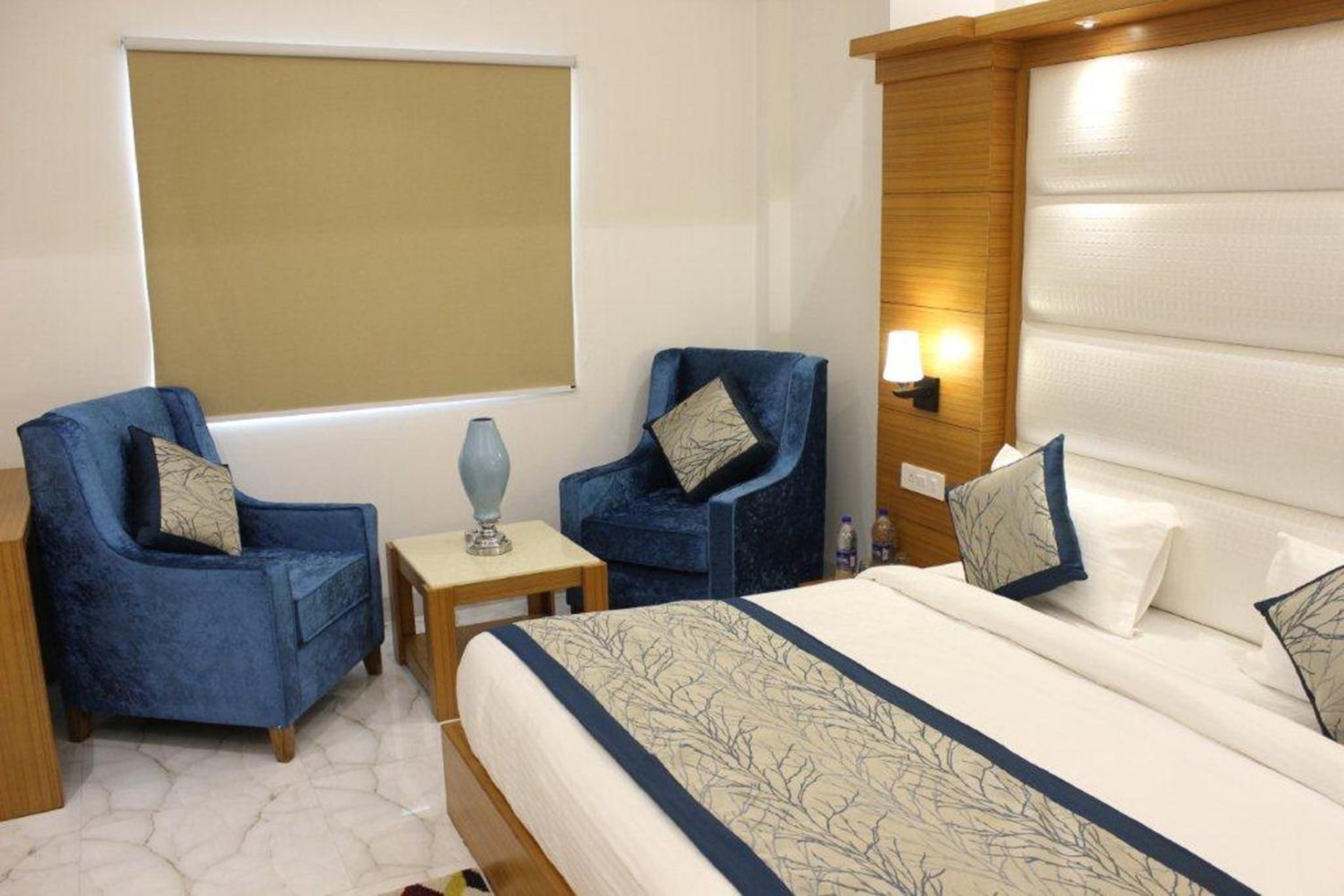 Deluxe Room - Photo 7
