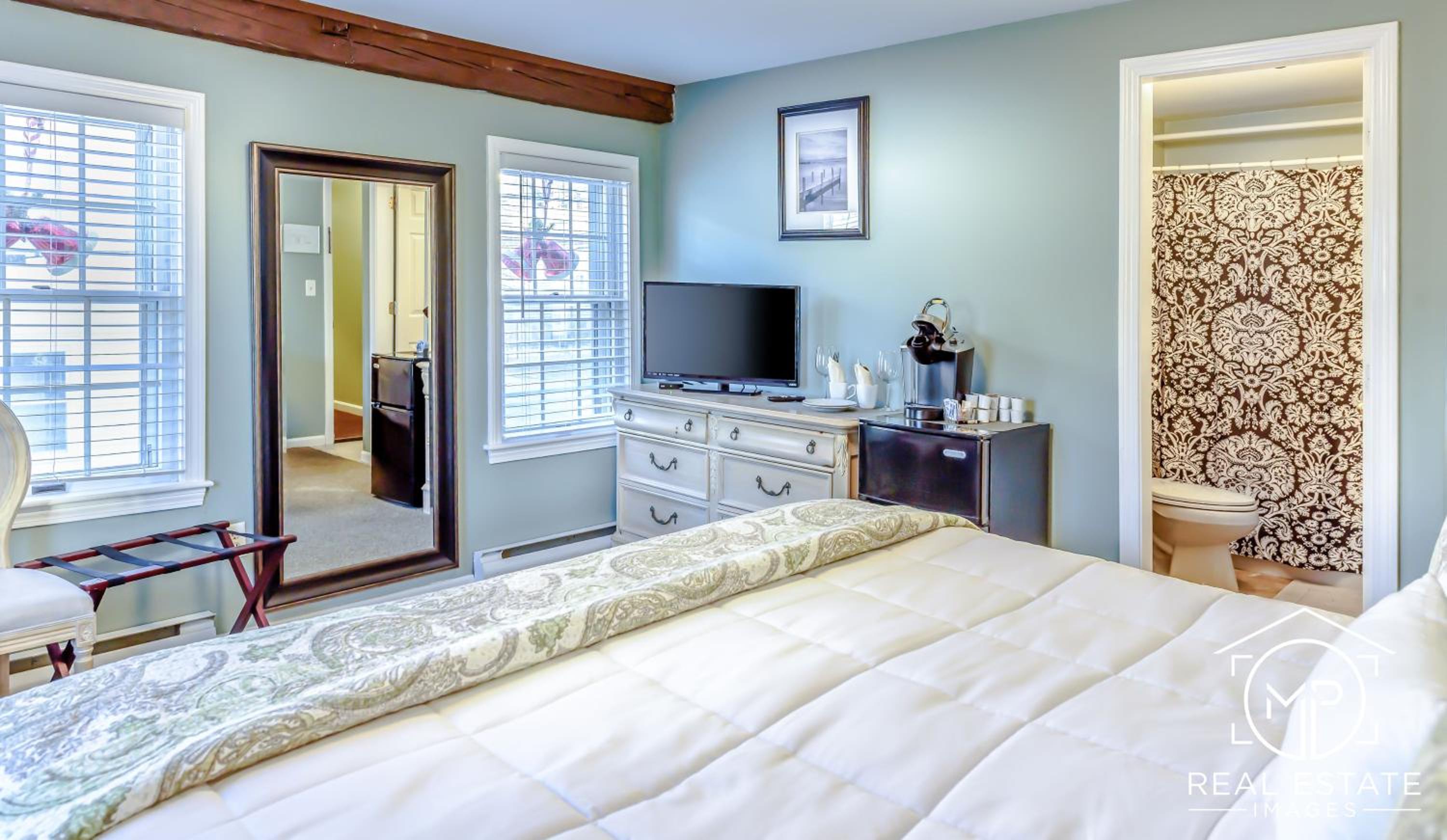 Room 2 - Ribbon Room - Standard King photo 1