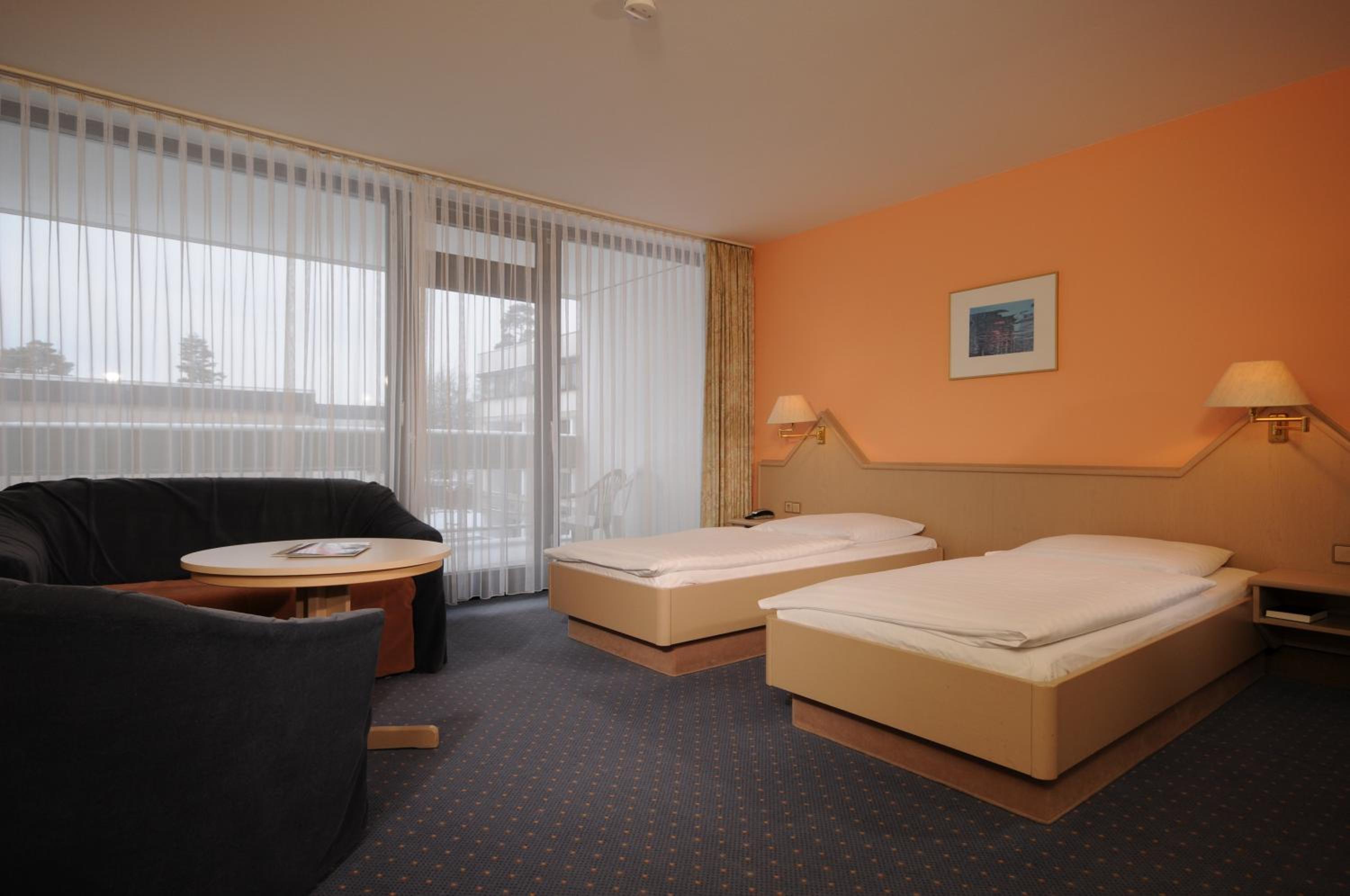 Standard Zweibettzimmer Haupthaus - Standard twin room (main building)