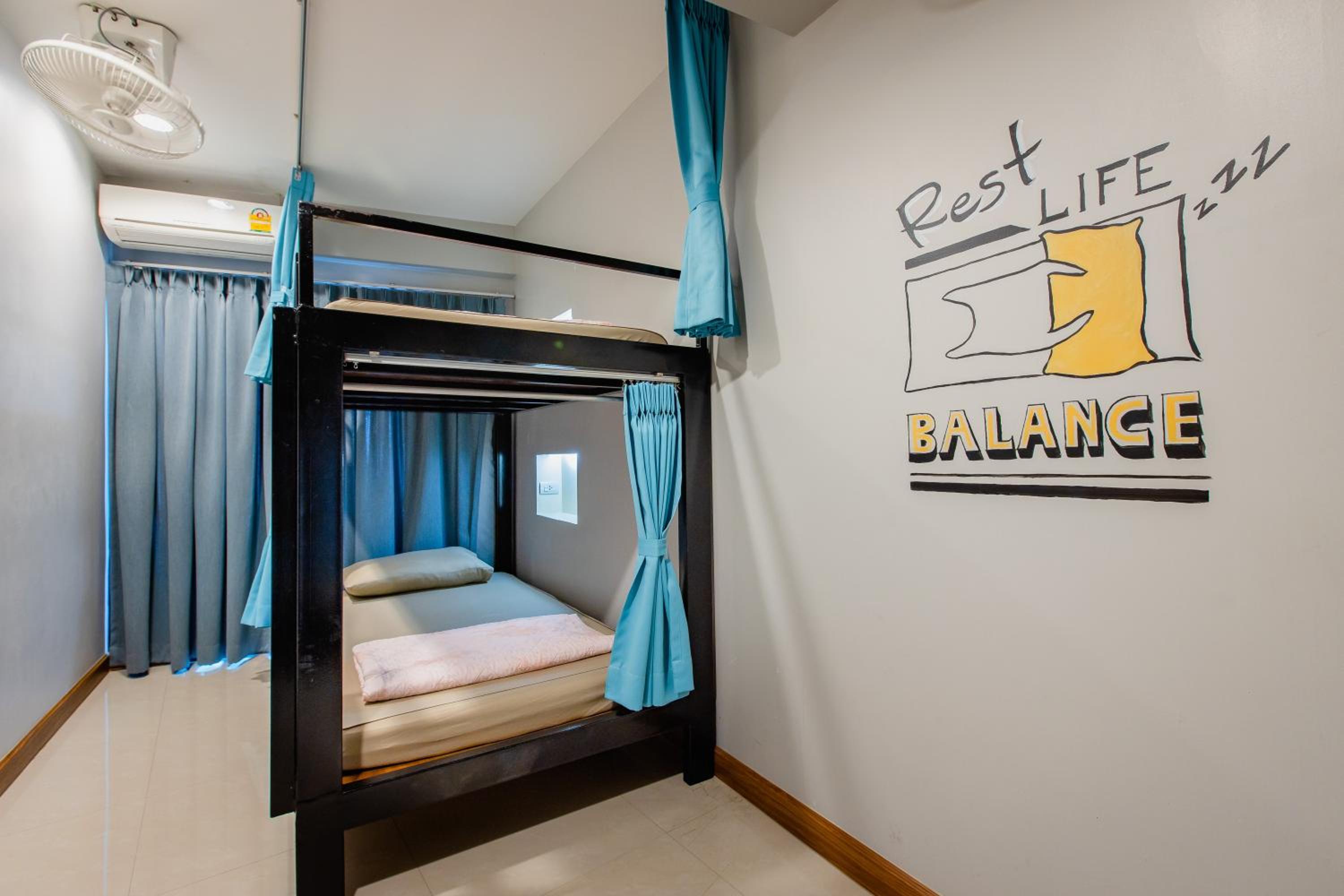 Bed in 4-Bed Mixed Dormitory Room photo 1