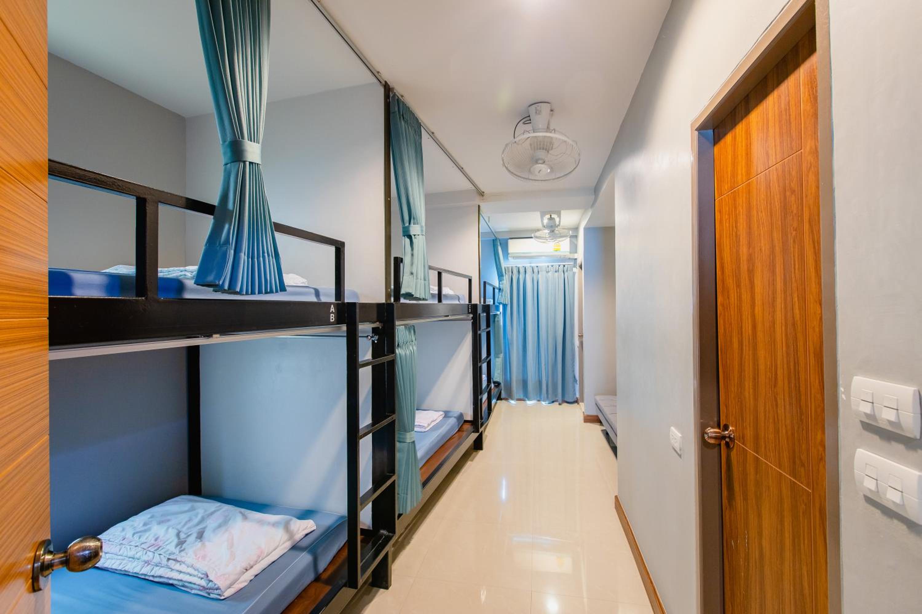 Bed in 6-Bed Mixed Dormitory Room photo 1