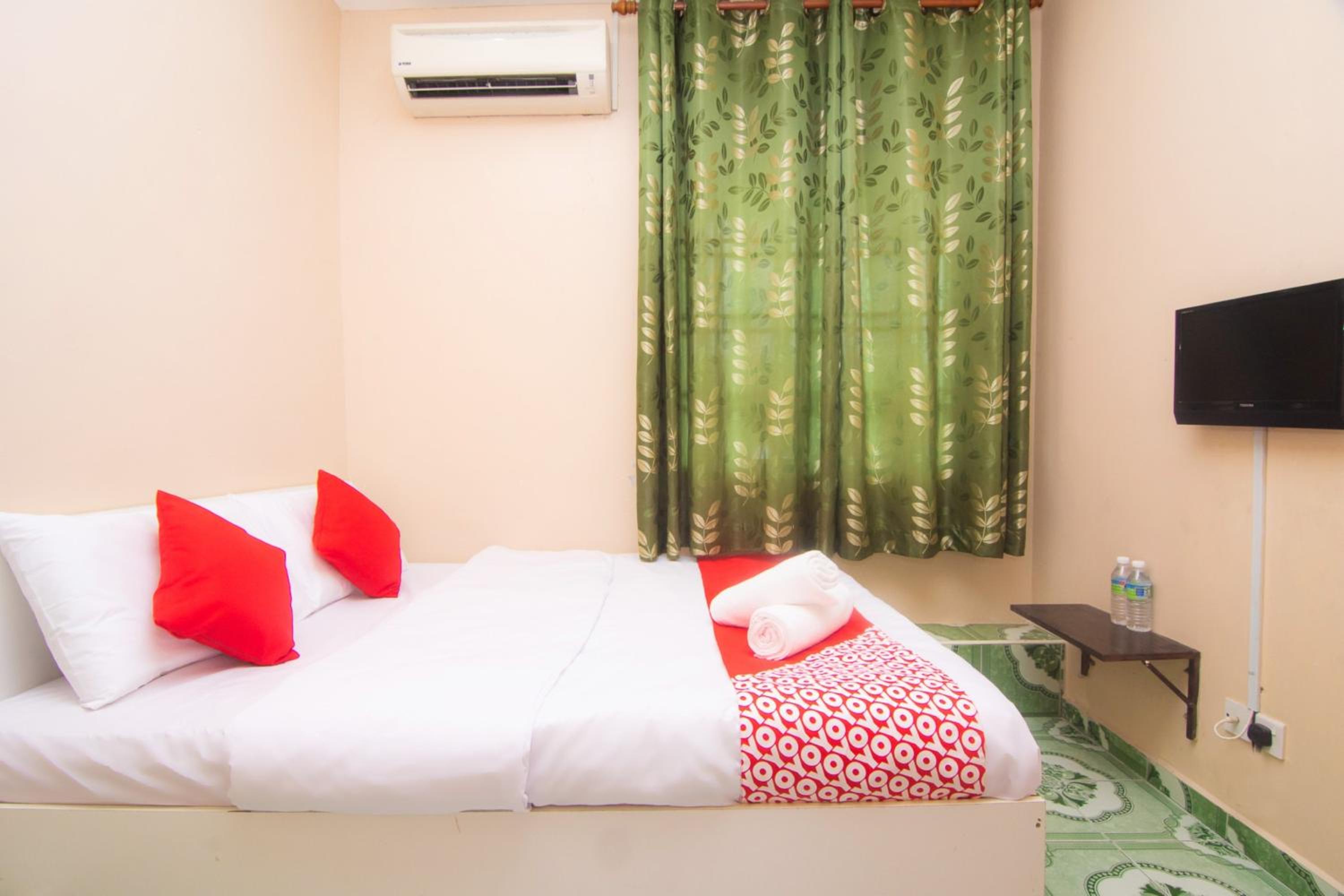 Deluxe Double Room - Photo 9