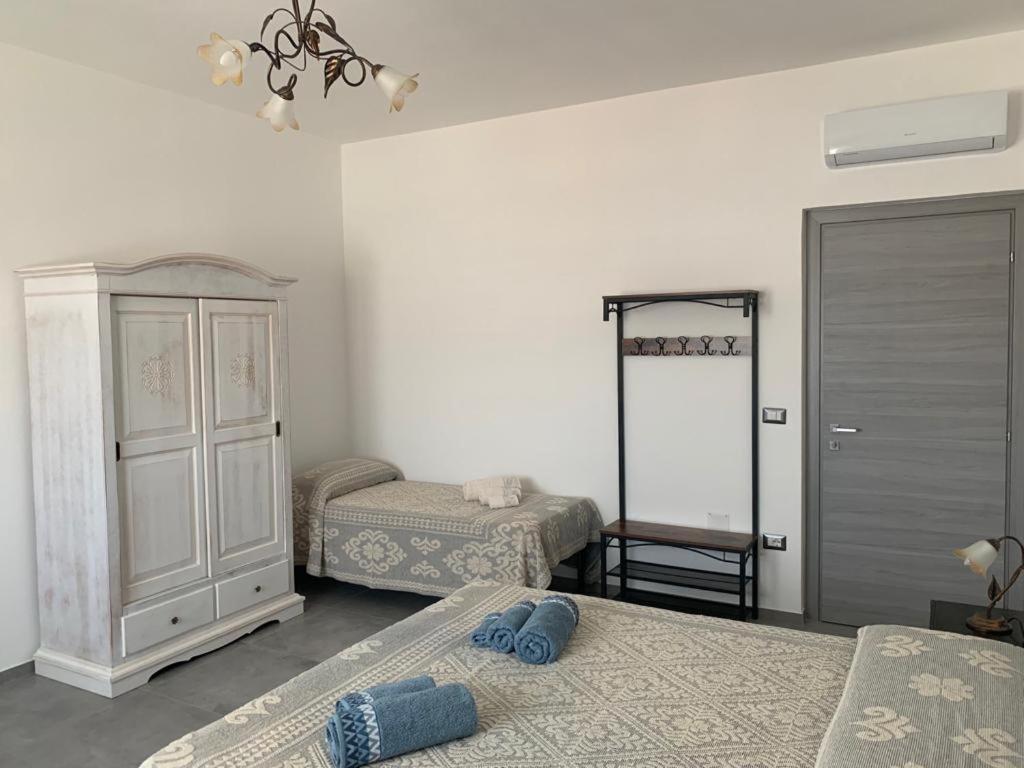 Quadruple Room with Private Bathroom - Photo 5