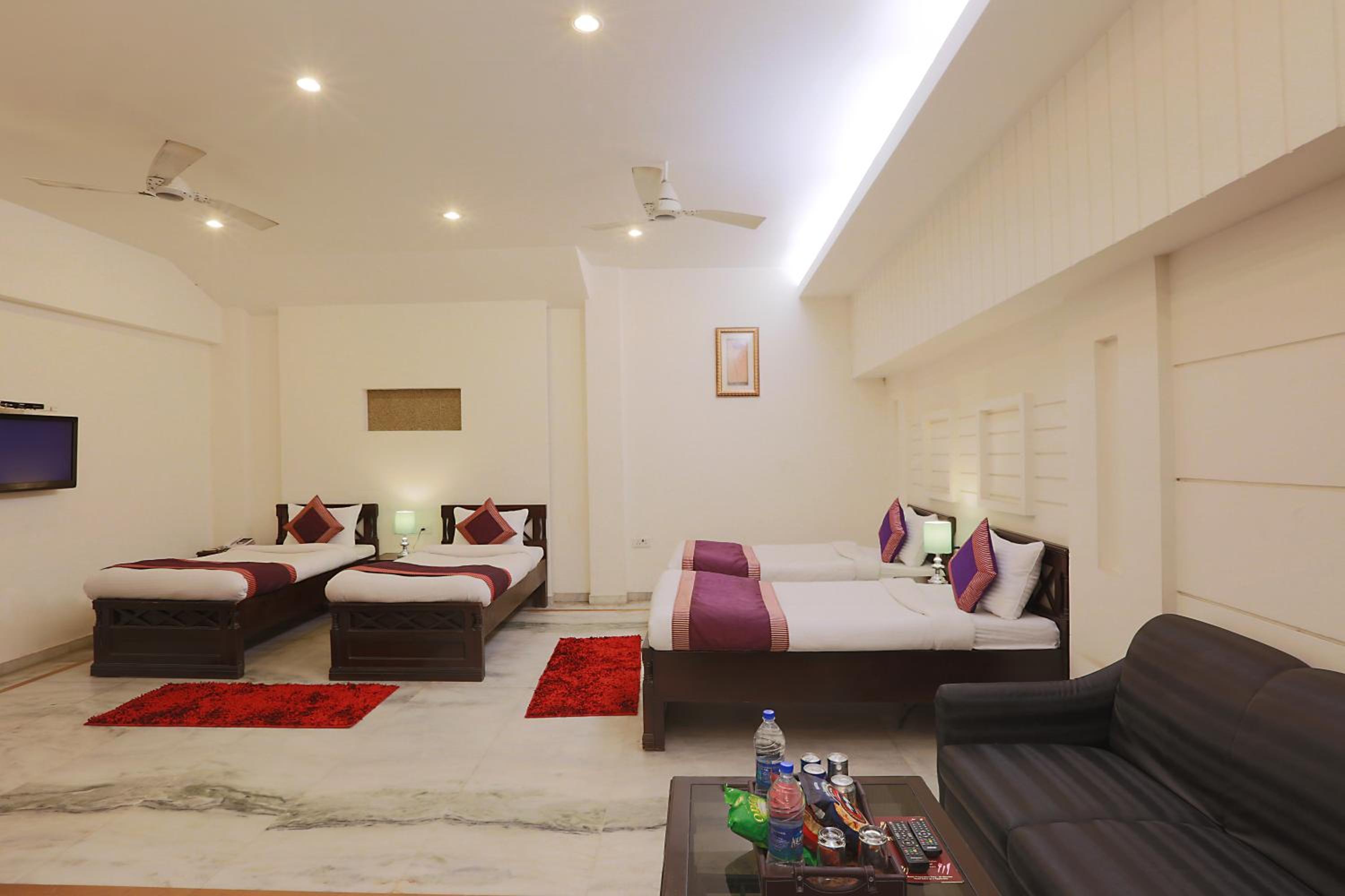 Family Room - Photo 4