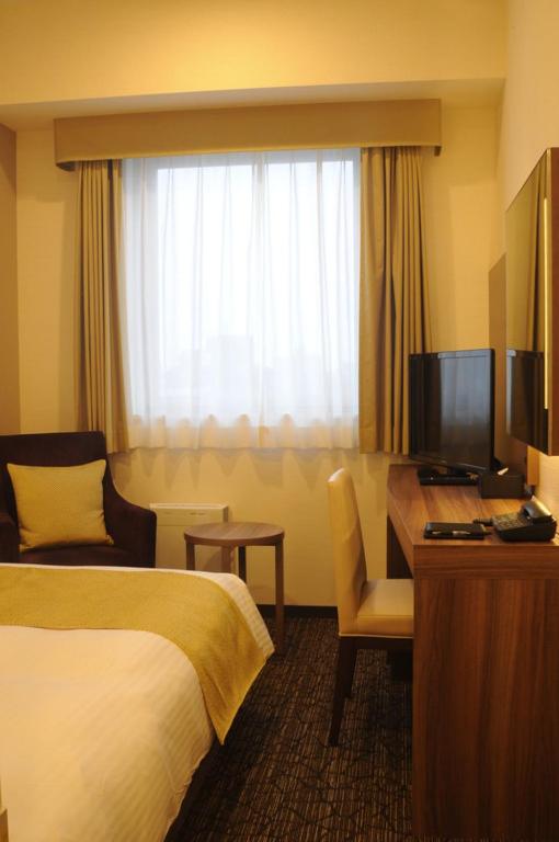 Single Room with Bathroom Non-Smoking
