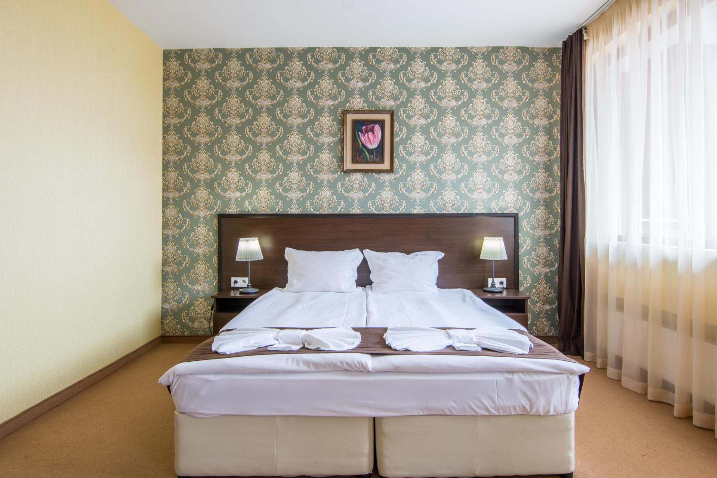 Junior Suite with Balcony - Photo 2