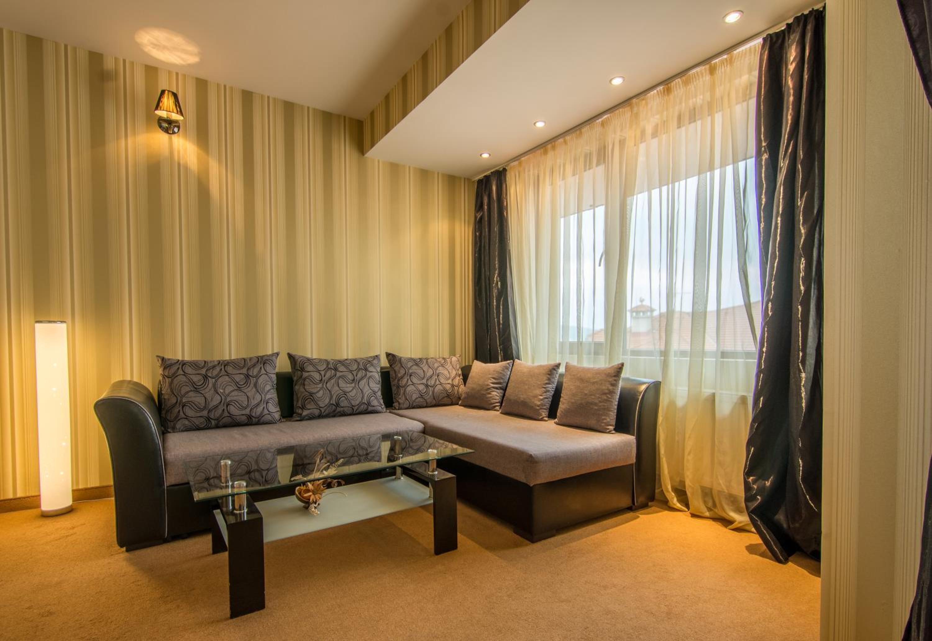 Deluxe Junior Suite with Spa Bath - Photo 5