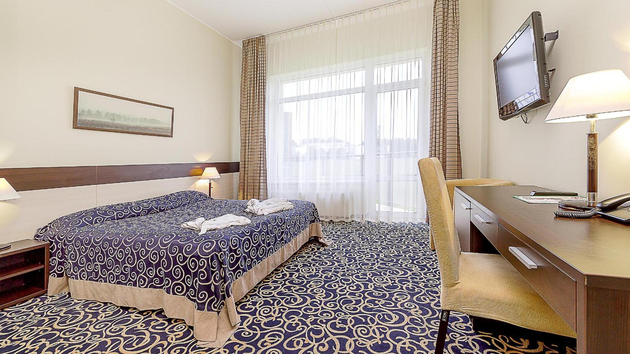 Room with Medical Spa Treatment Program for 2 Adults + 1 Child