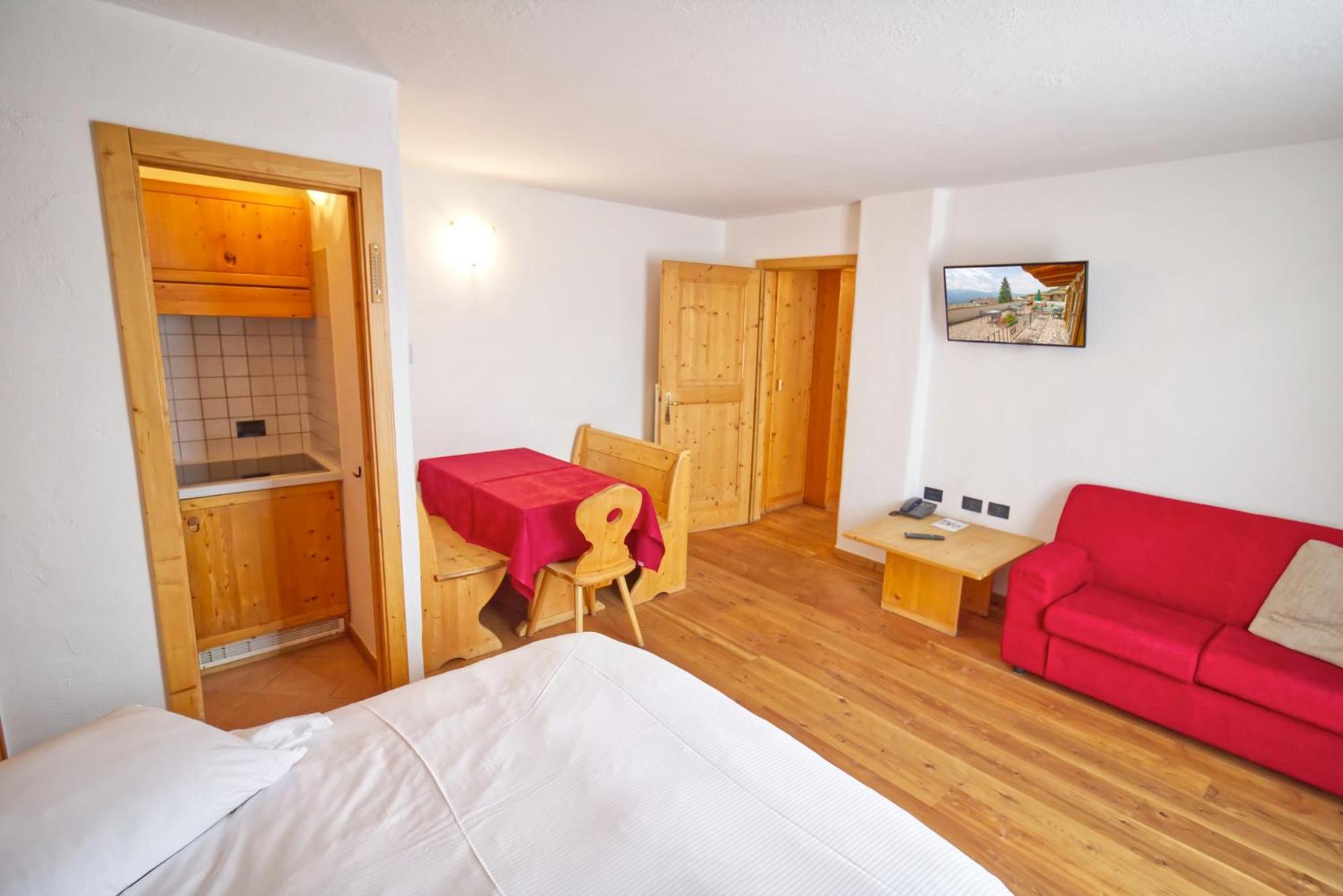 One-Bedroom Apartment (5 Adults) with Panoramic View photo 2