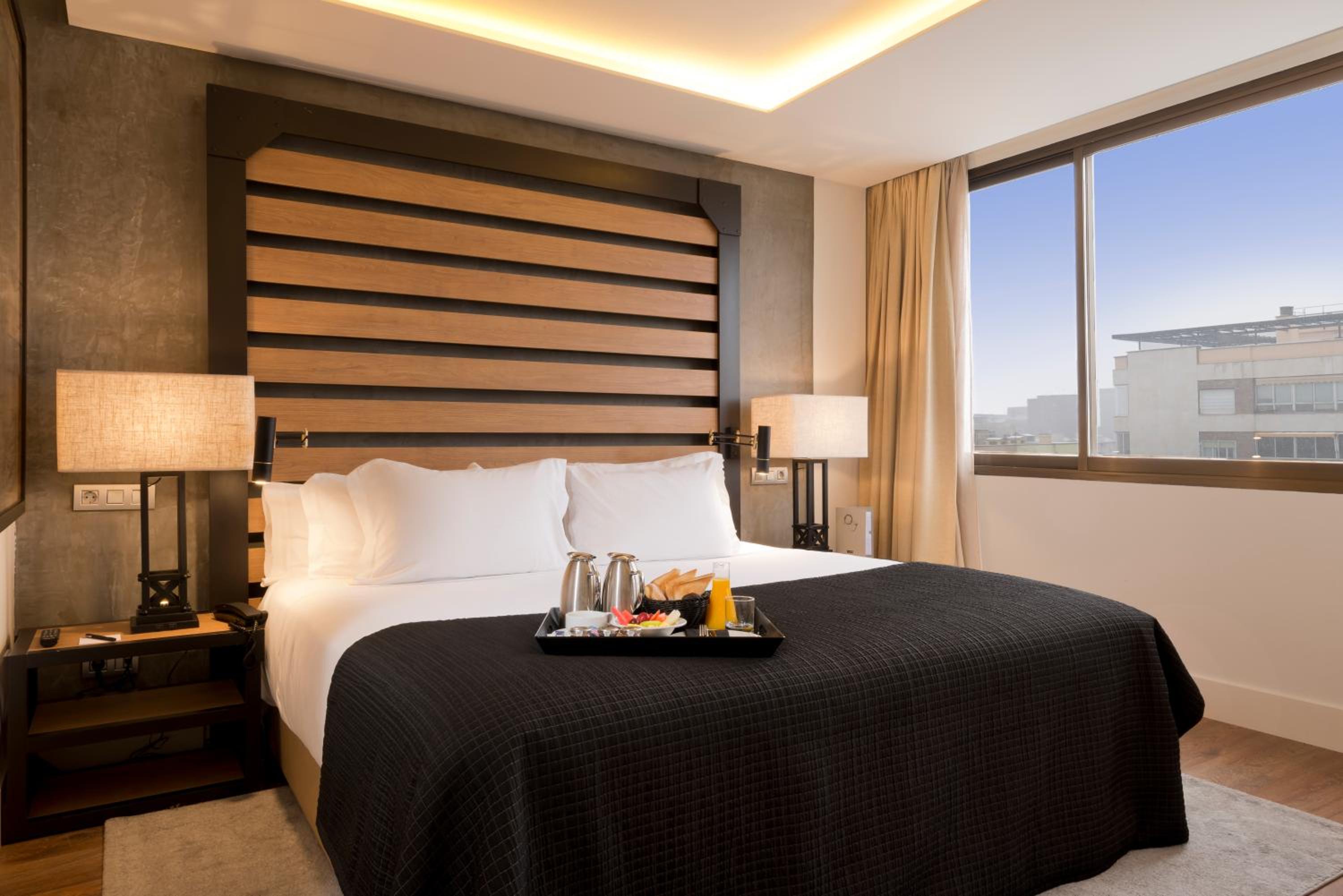 Executive Room thumbnail 5