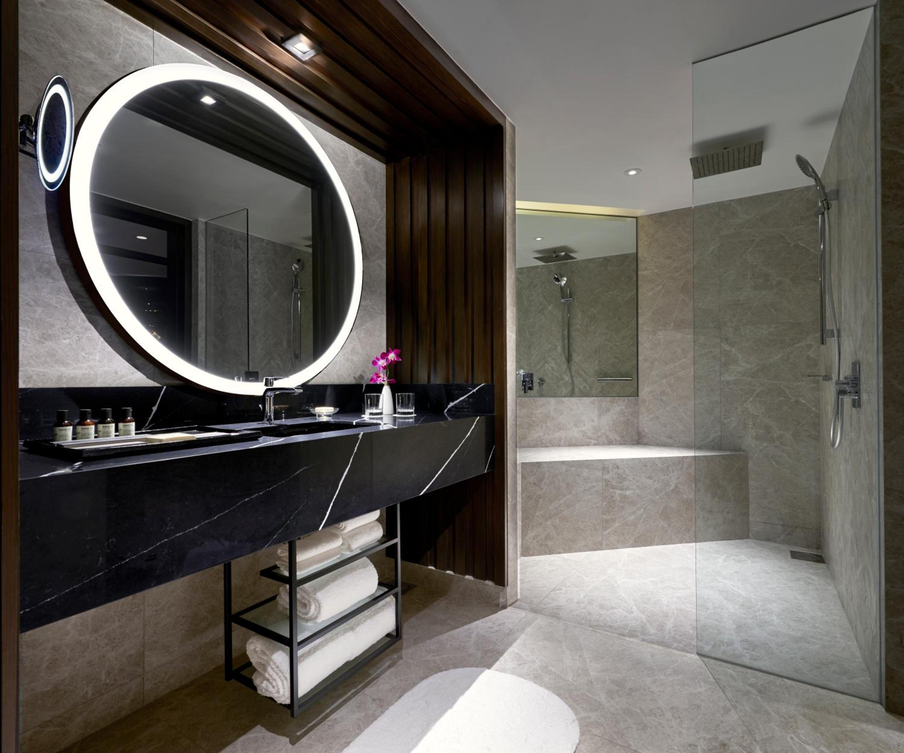 Signature Salon Suite, 1 King, Two Balconies, Separate Lounge