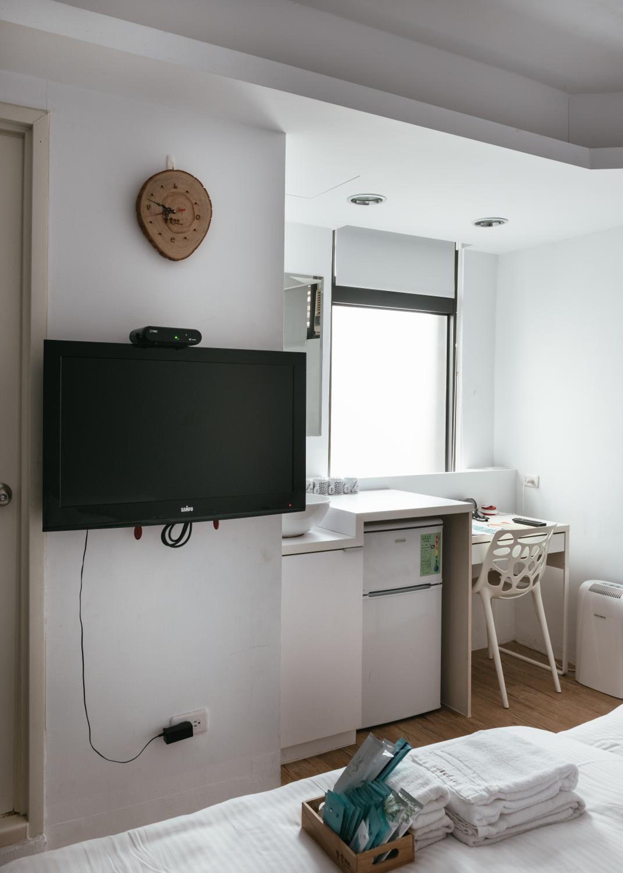 Quadruple Room with Balcony - Photo 6