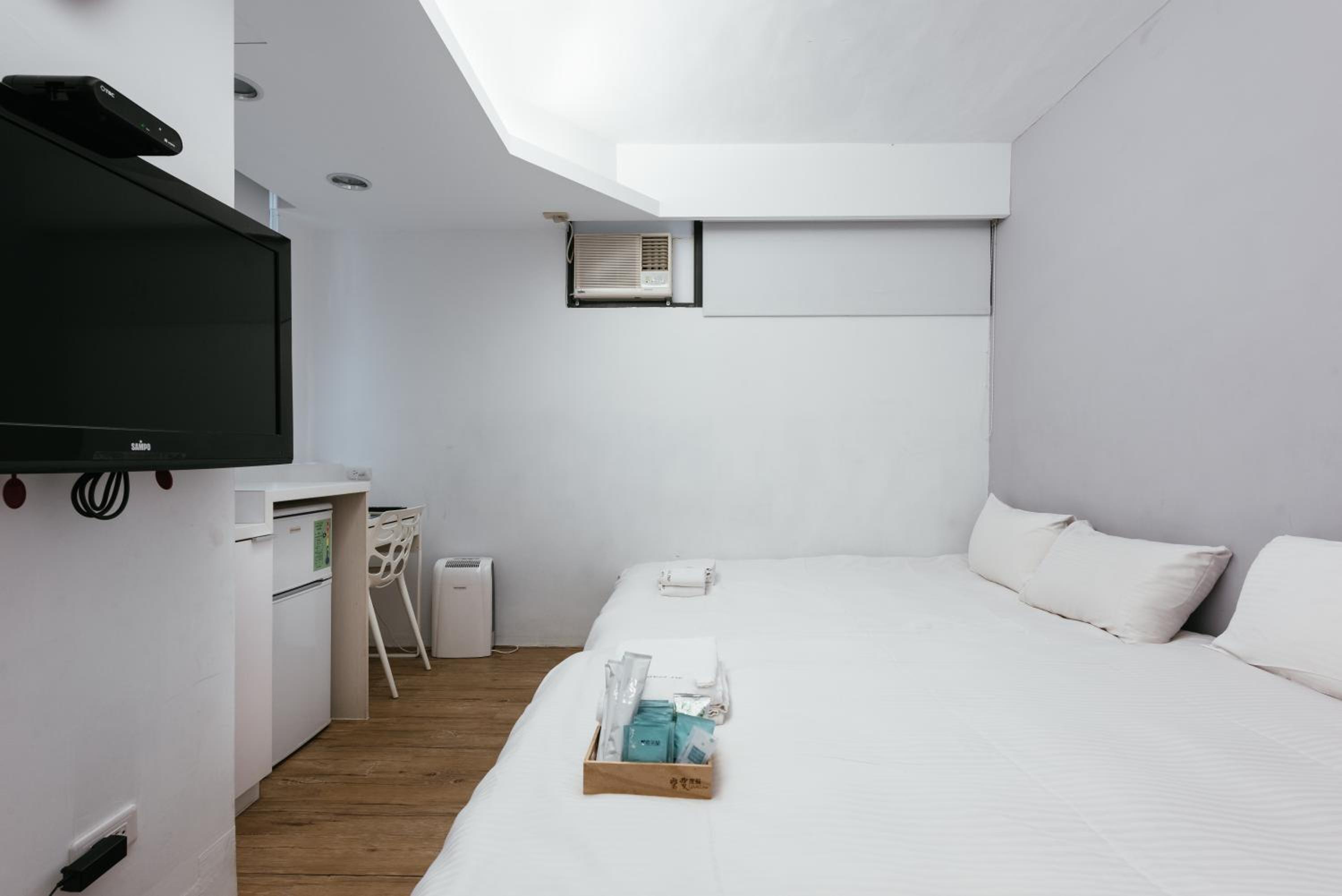Quadruple Room with Balcony - Photo 5